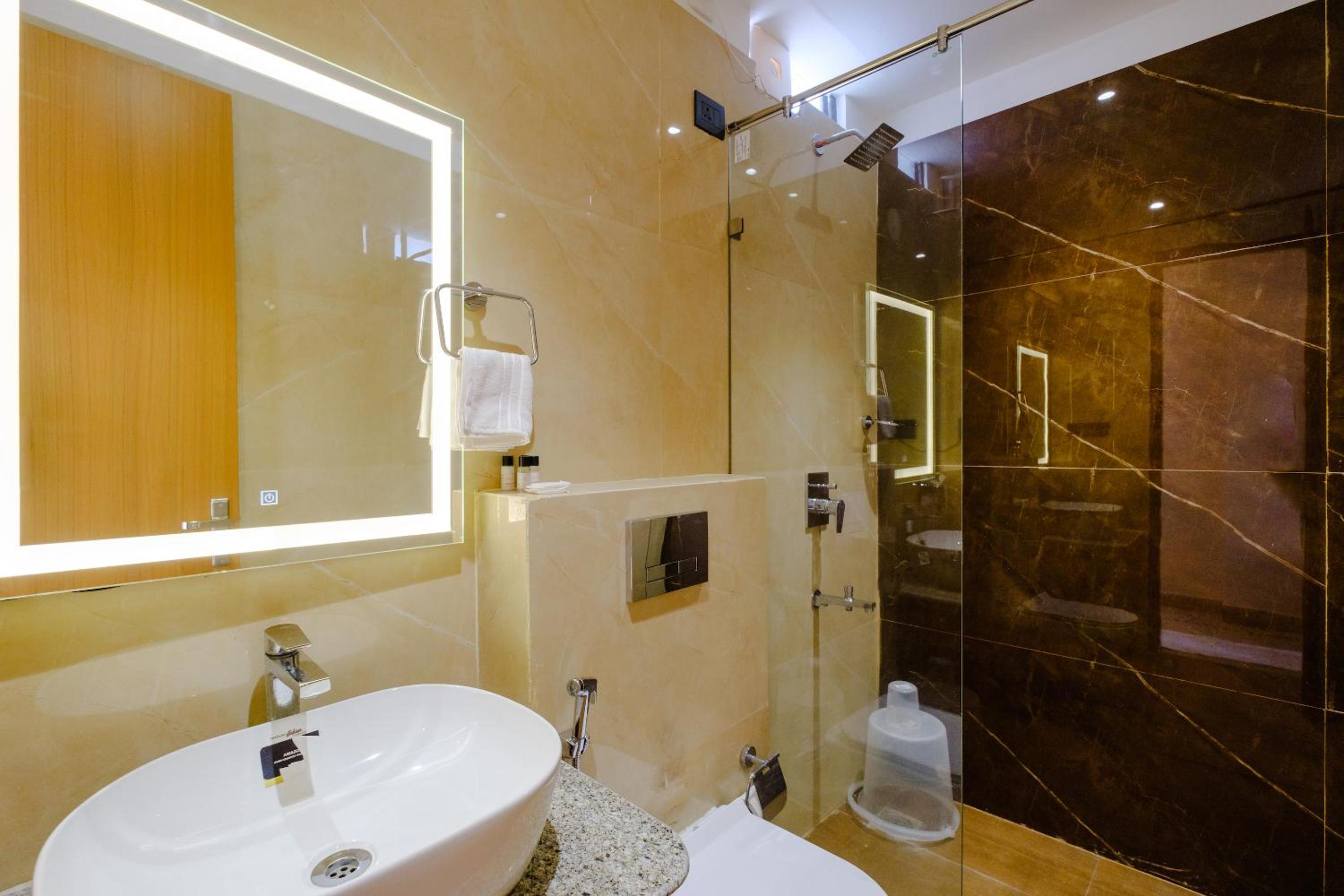 Junior Suite With Balcony - Photo 14