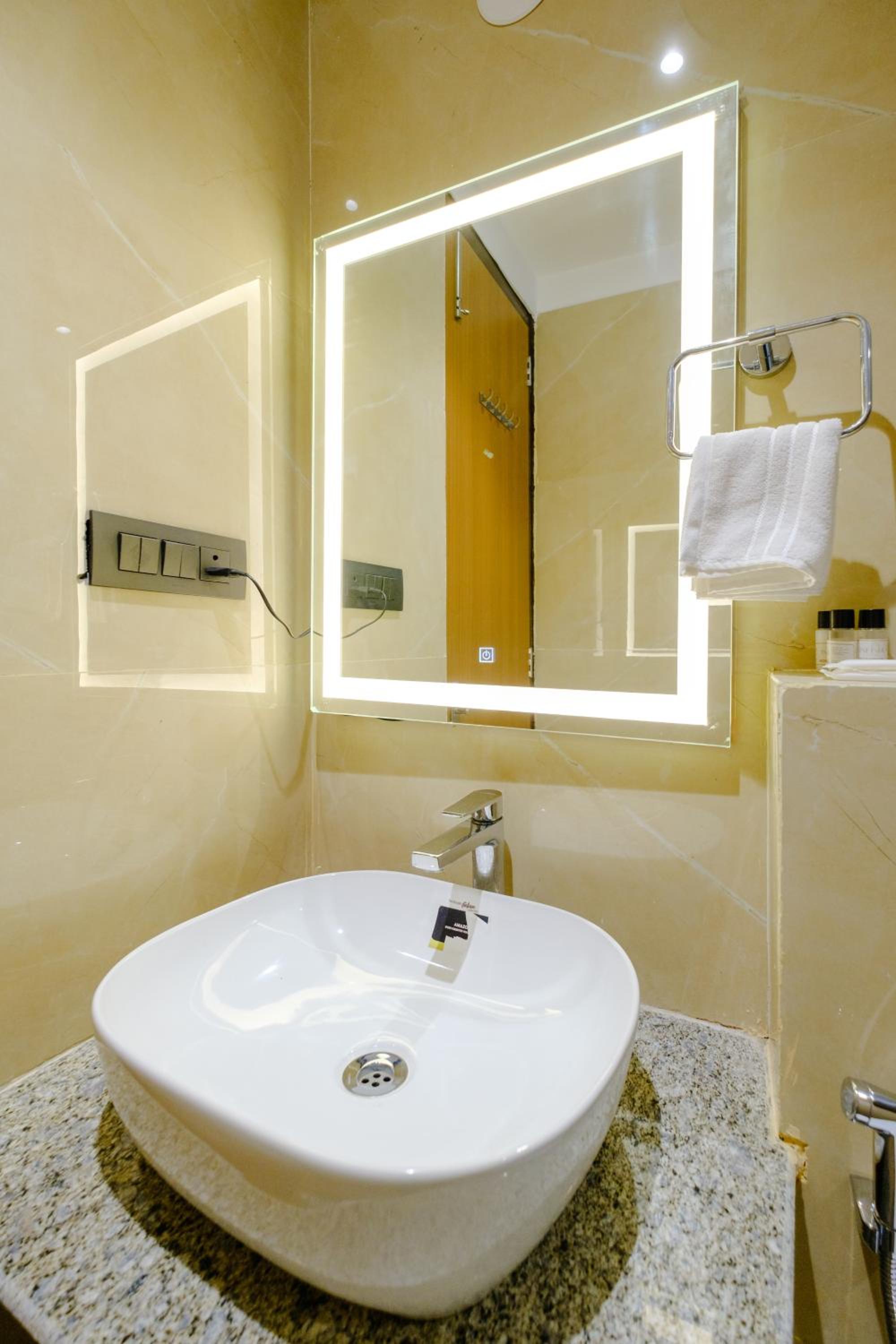 Junior Suite With Balcony - Photo 15