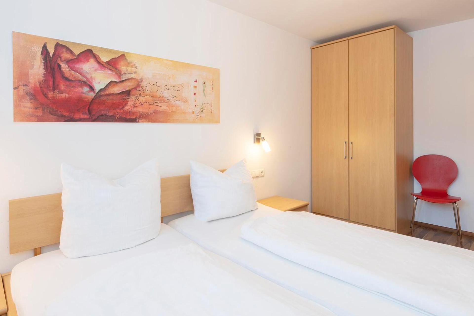 One-Bedroom Apartment With Shower photo 2