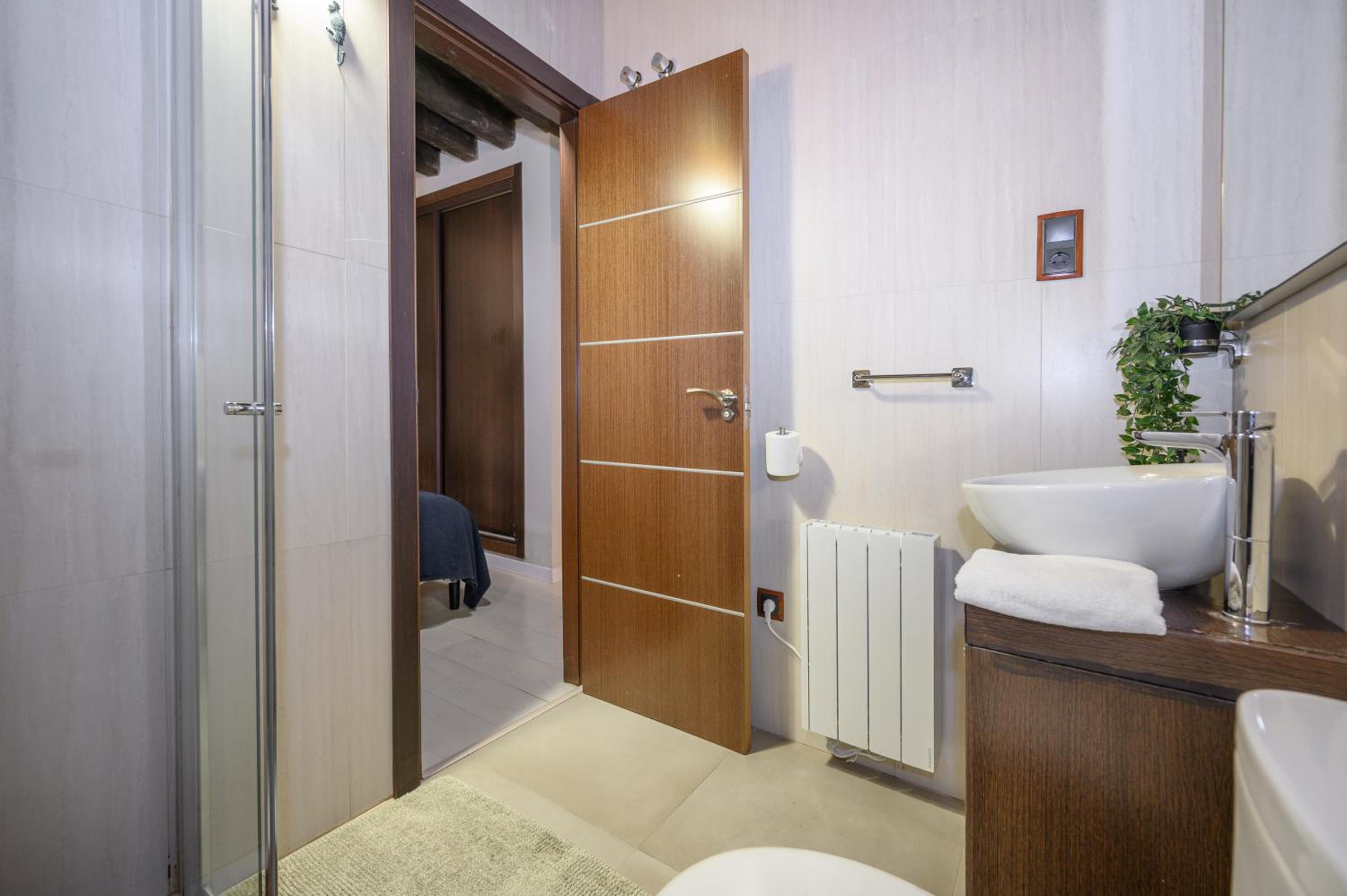 Two-Bedroom Apartment - Photo 24