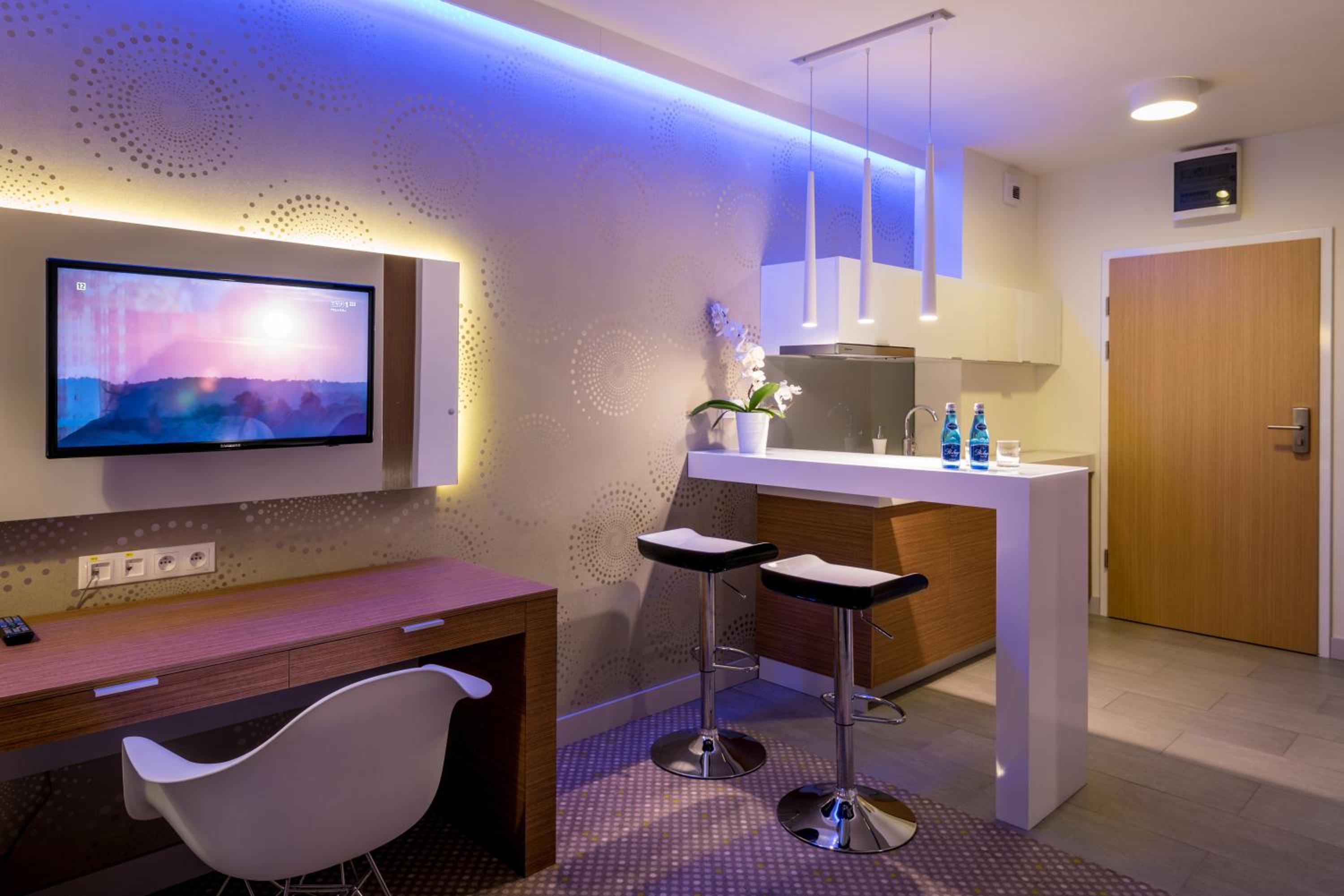 Studio Apartment - Photo 1