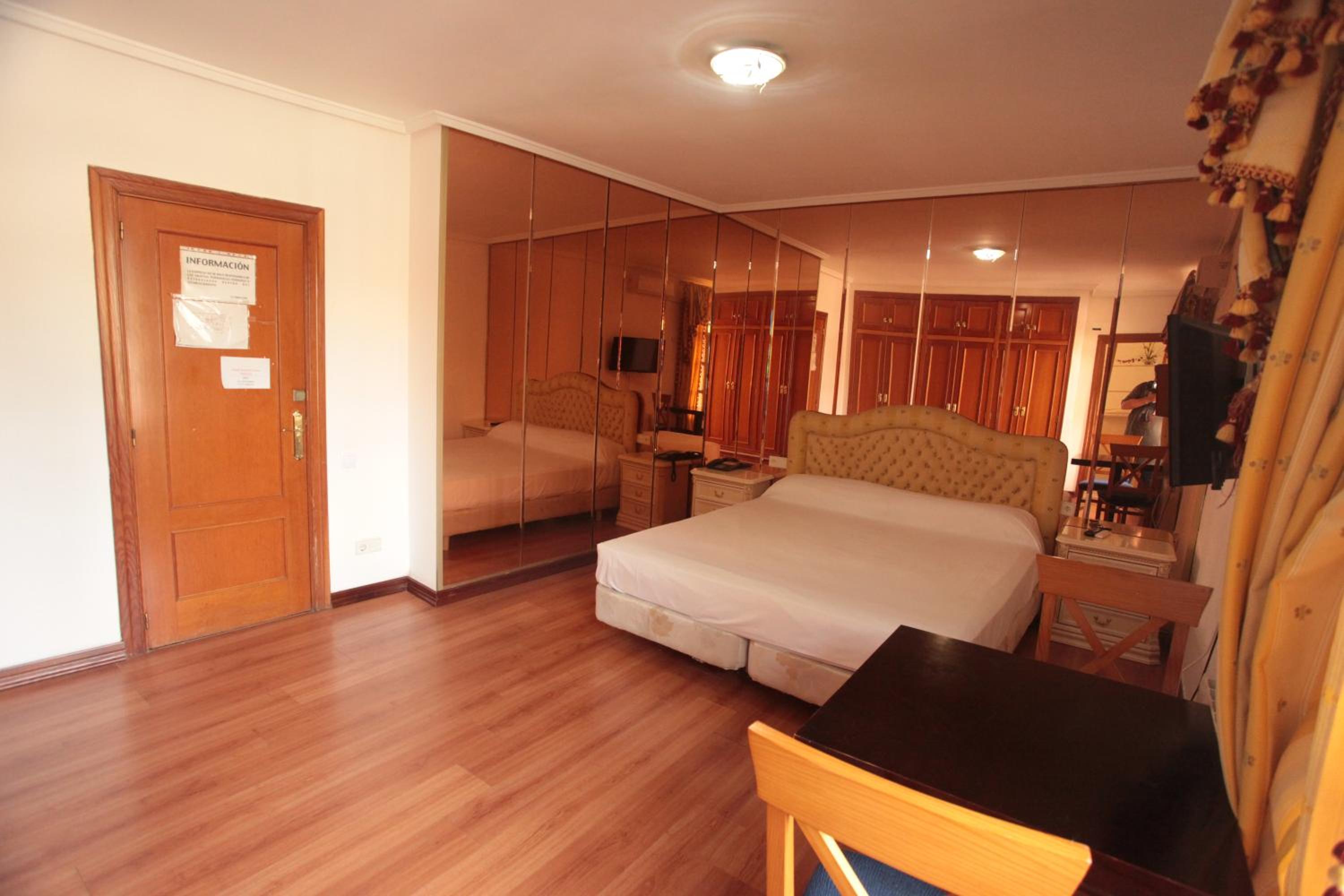 Deluxe Double Room - Photo 4