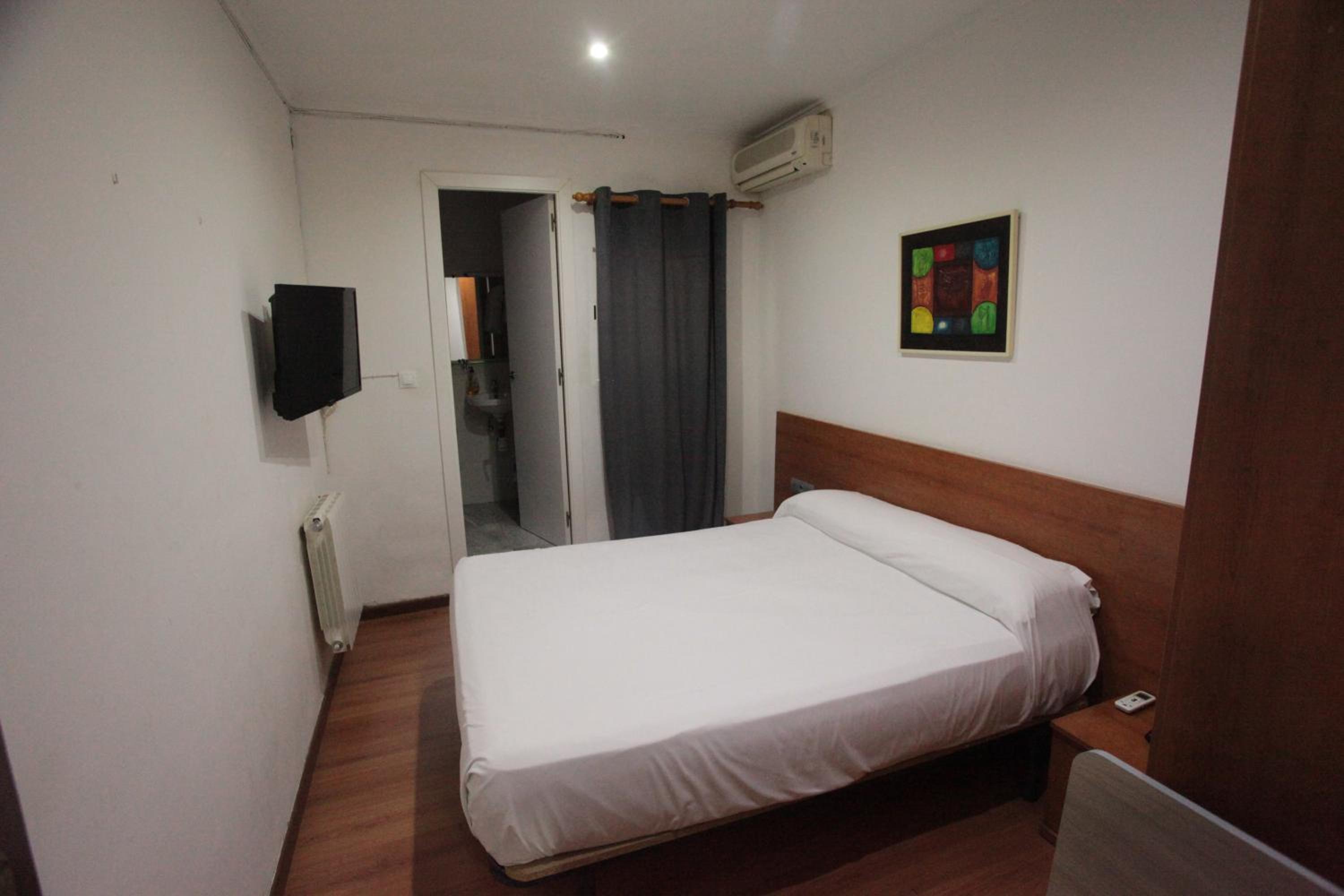 Standard Double Room - Photo 3