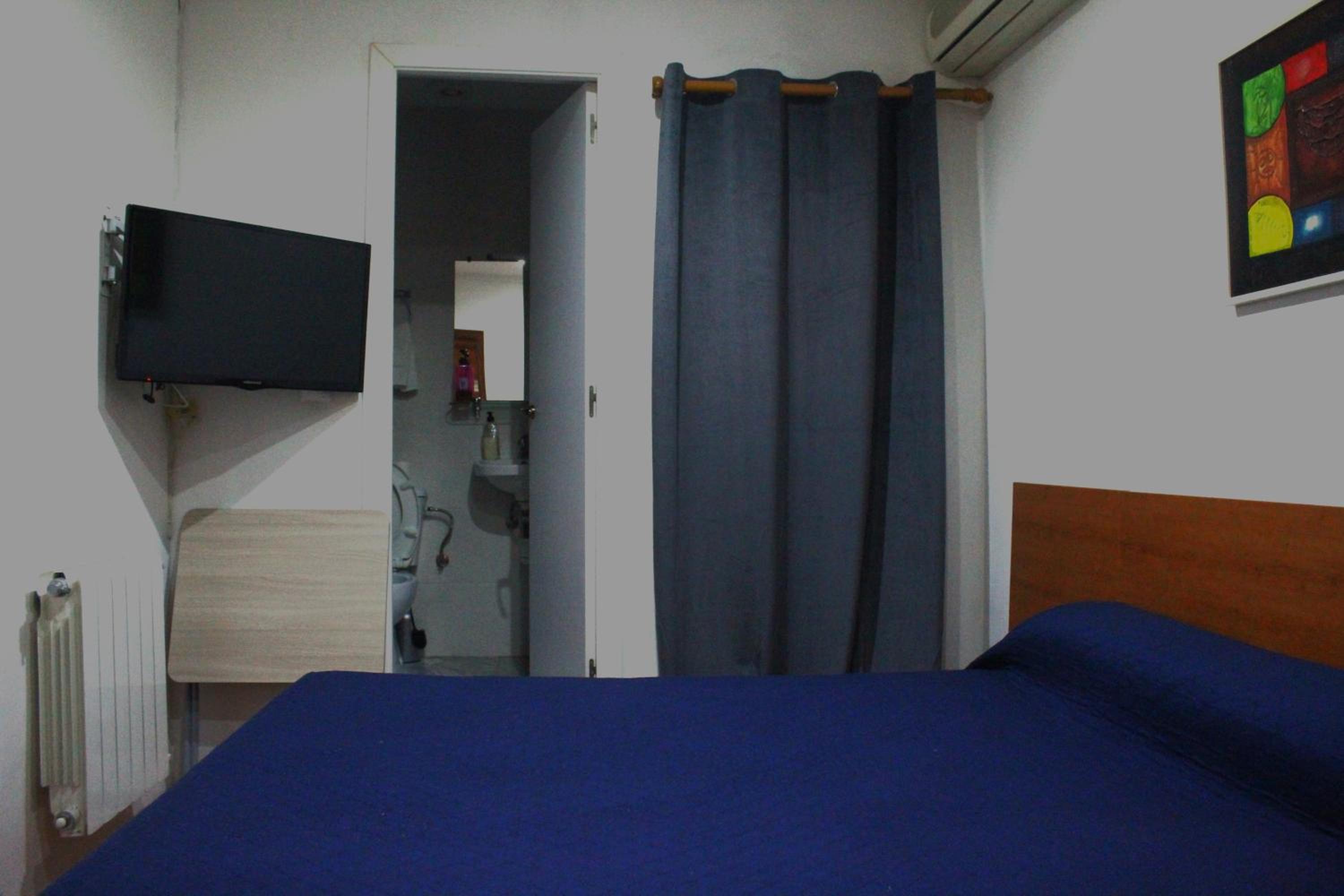 Standard Double Room - Photo 2