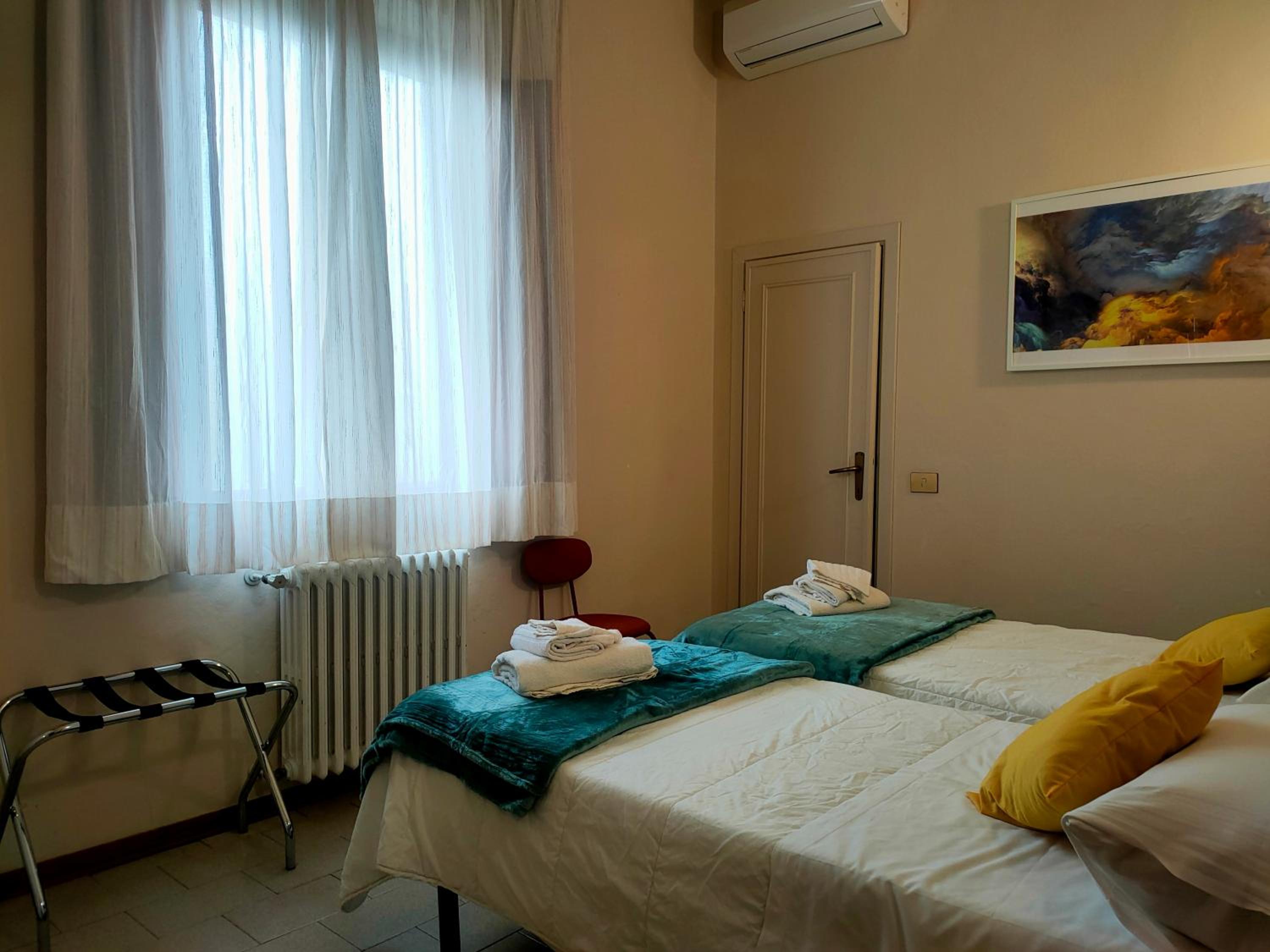 Double or Twin Room - Photo 4
