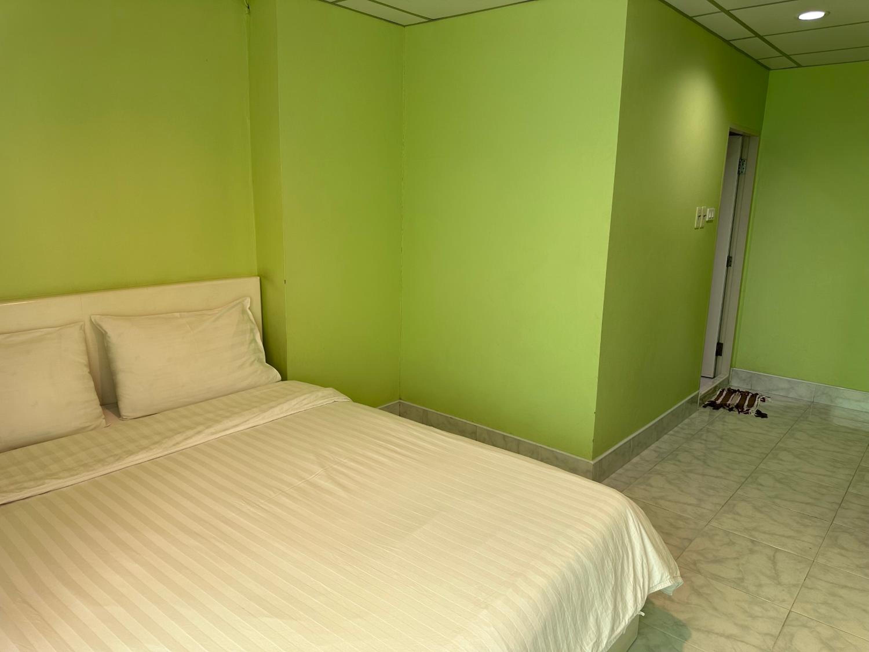 Standard Double Room - Photo 9