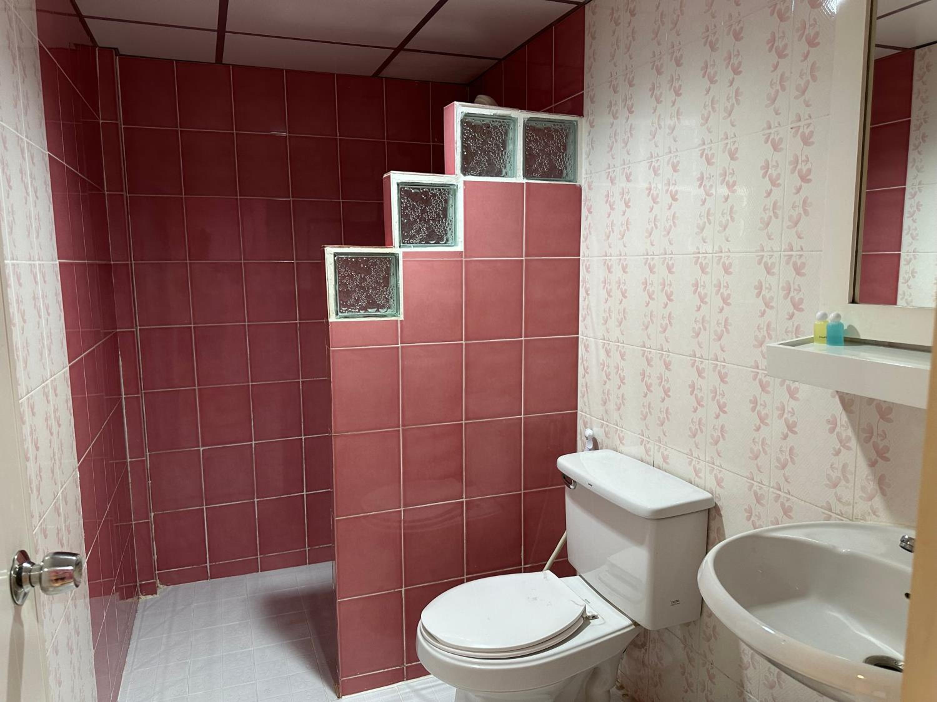 Standard Double Room - Photo 8