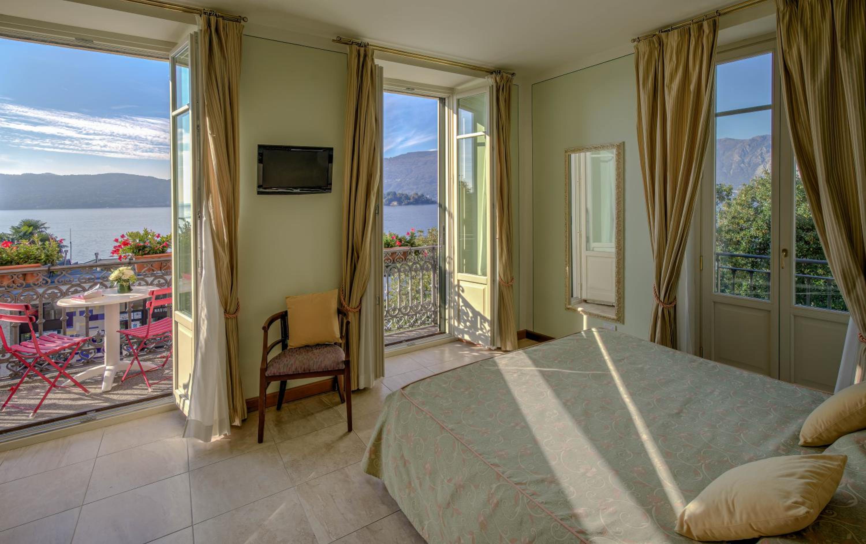 Deluxe Triple Room with Lake View - Photo 1