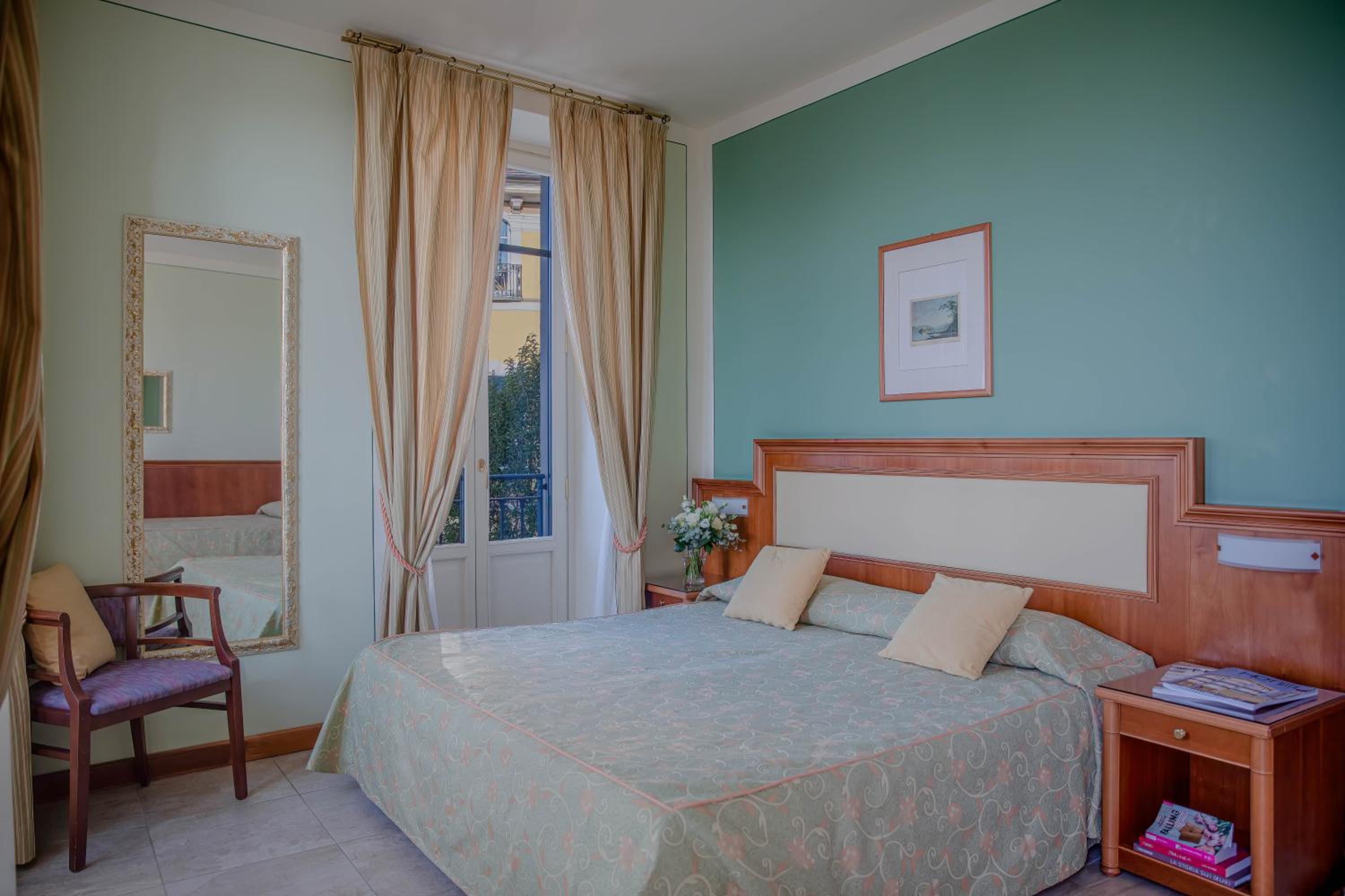 Deluxe Triple Room with Lake View - Photo 3