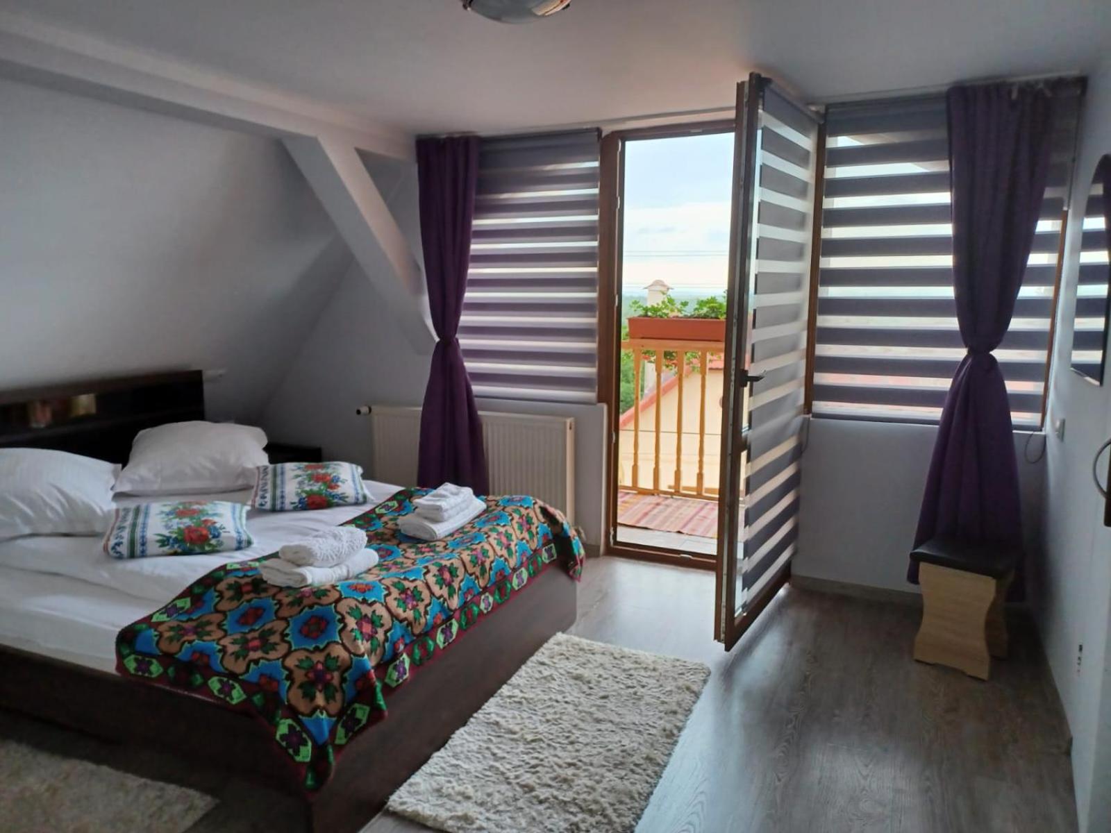 Deluxe Double Room with Bath photo 1