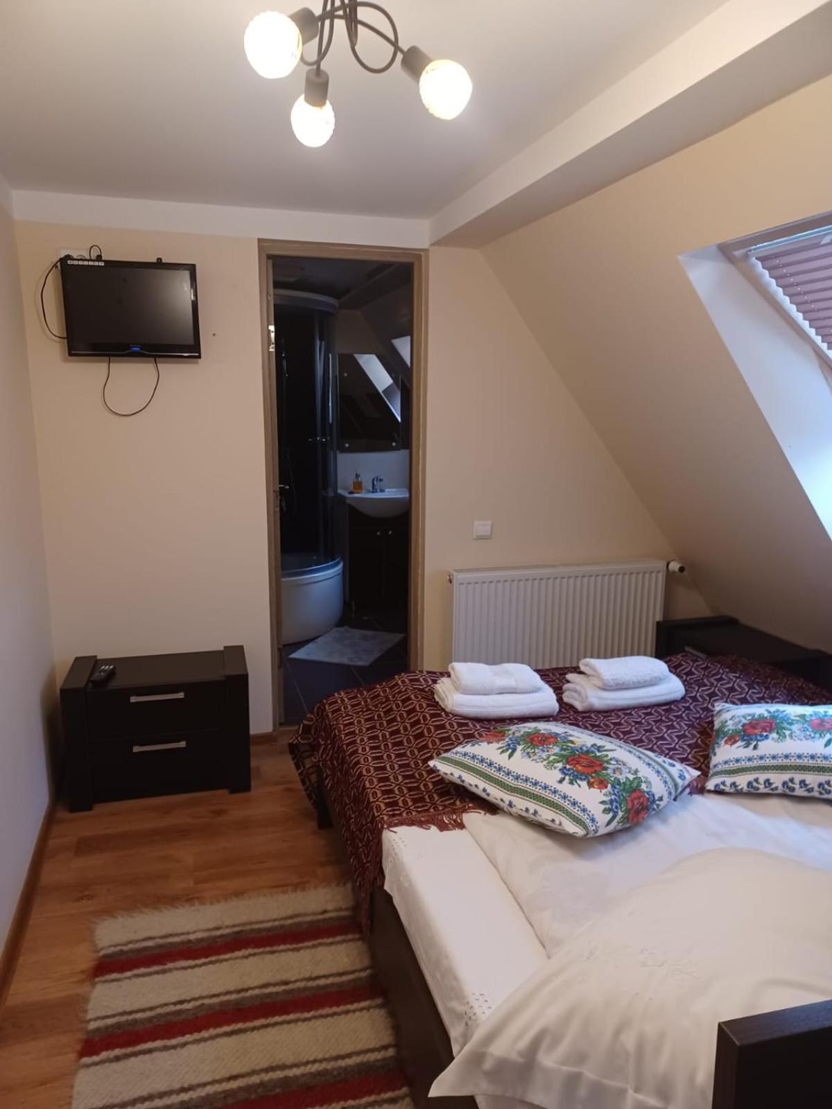 Deluxe Double Room with Bath - Photo 2
