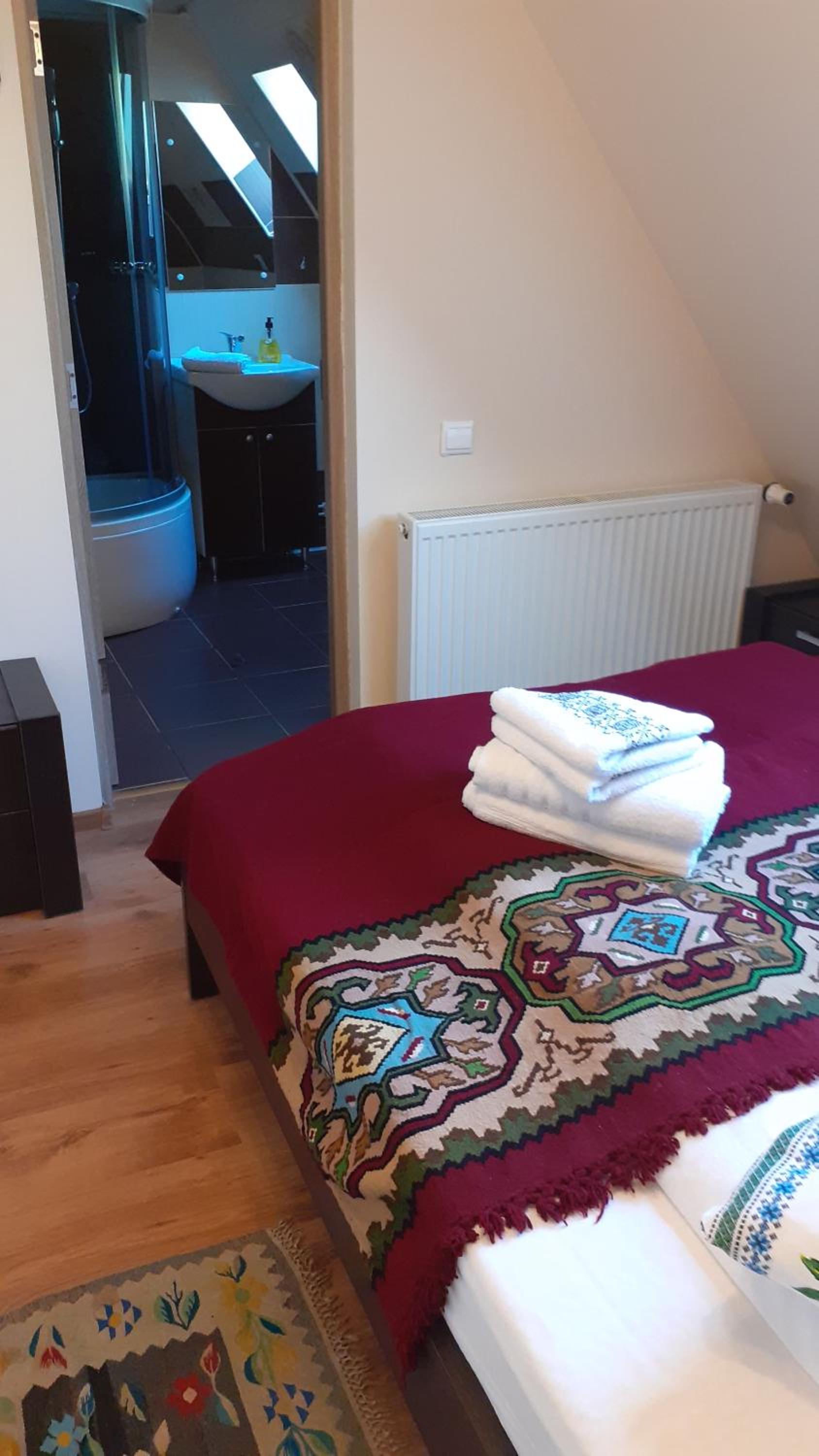 Deluxe Double Room with Bath - Photo 1