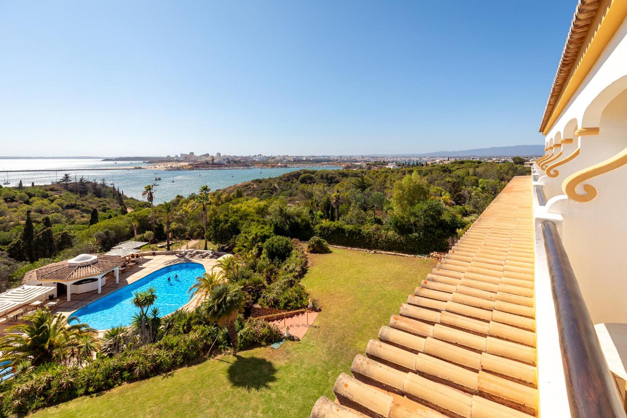 Double or Twin Room with Sea View - Photo 6