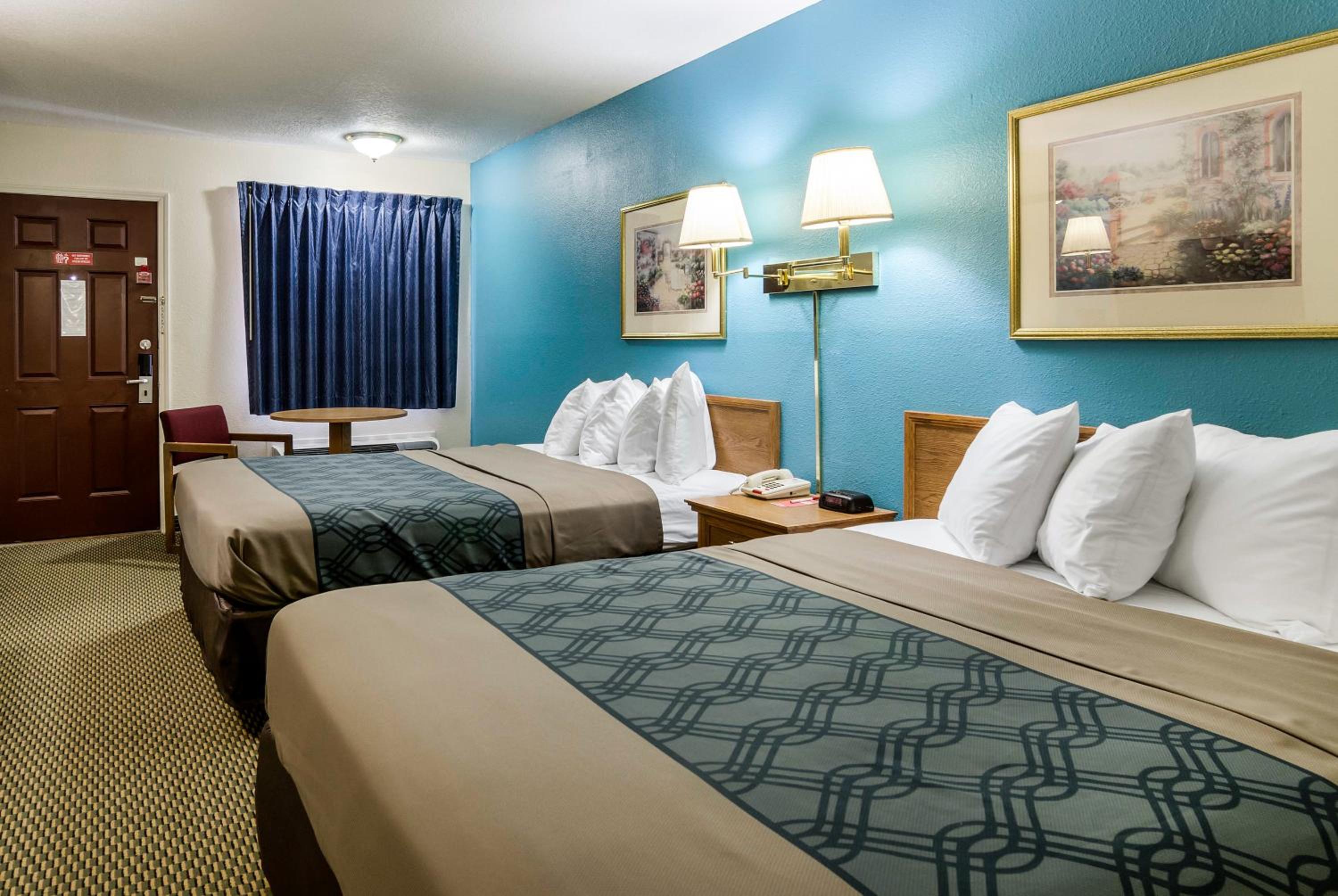 Standard Queen Room with Two Queen Beds - Non-Smoking - Photo 1