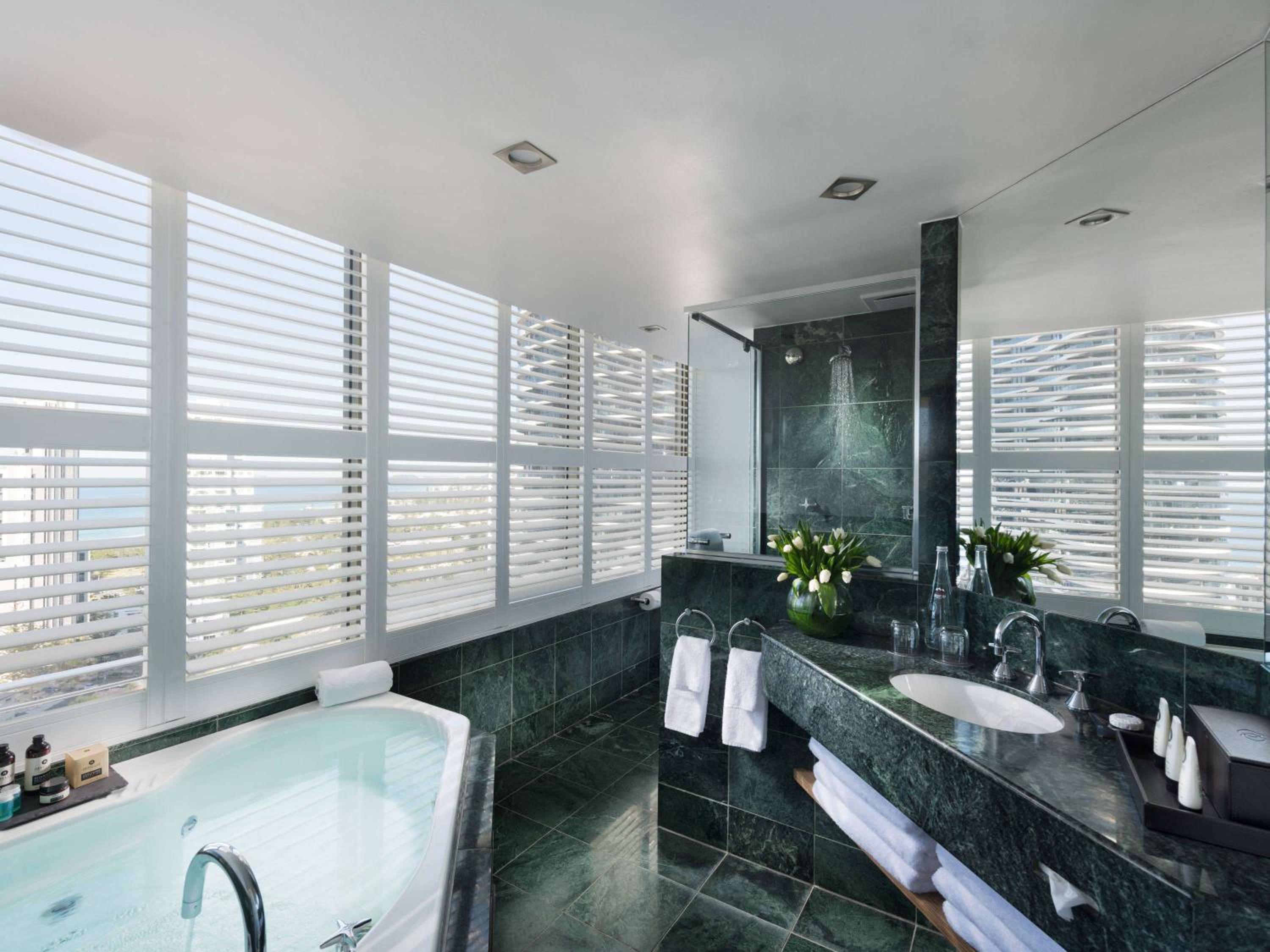 Signature King Room with Ocean View and Spa Bath - Photo 3
