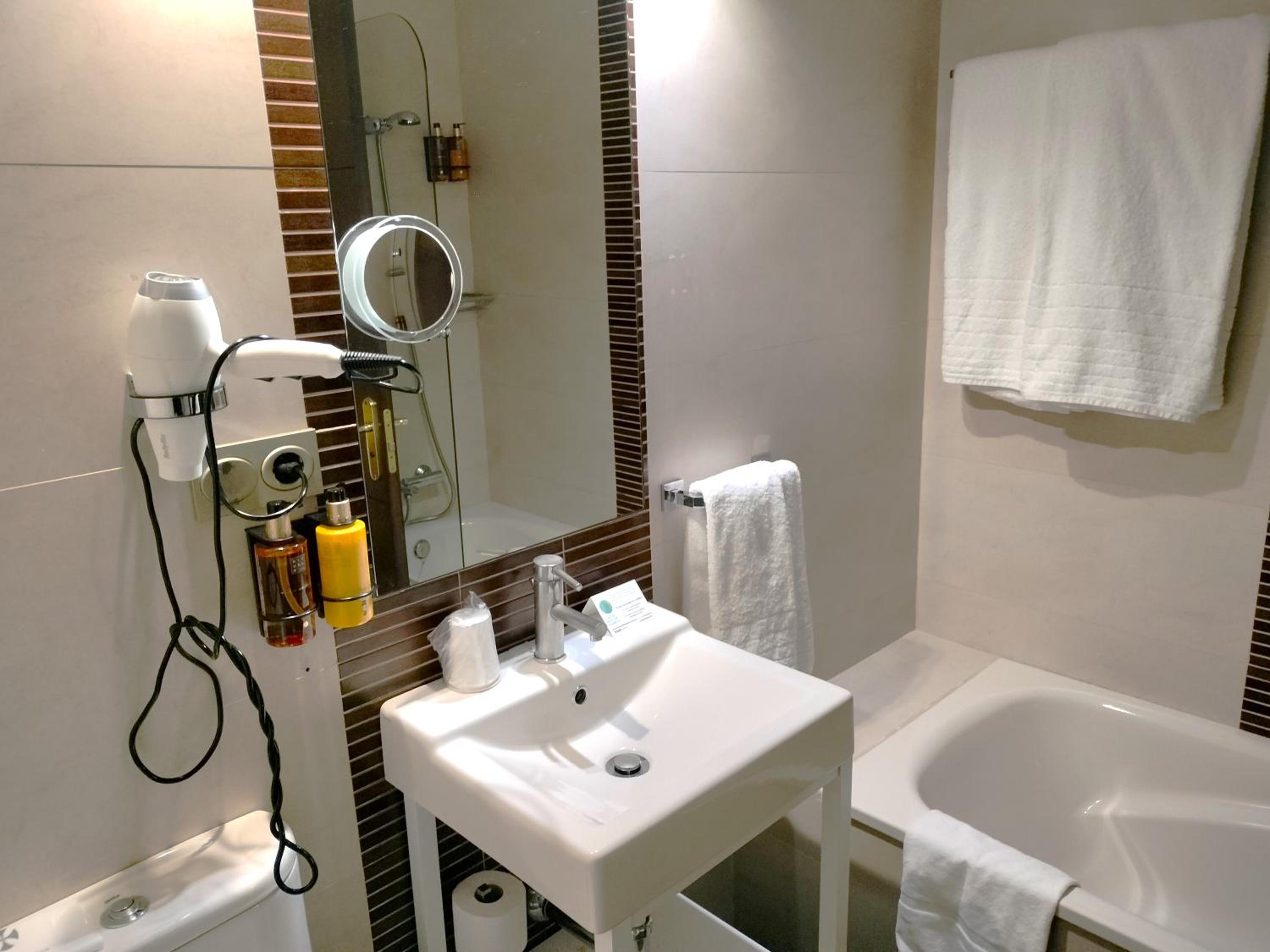 Double Room - Photo 8