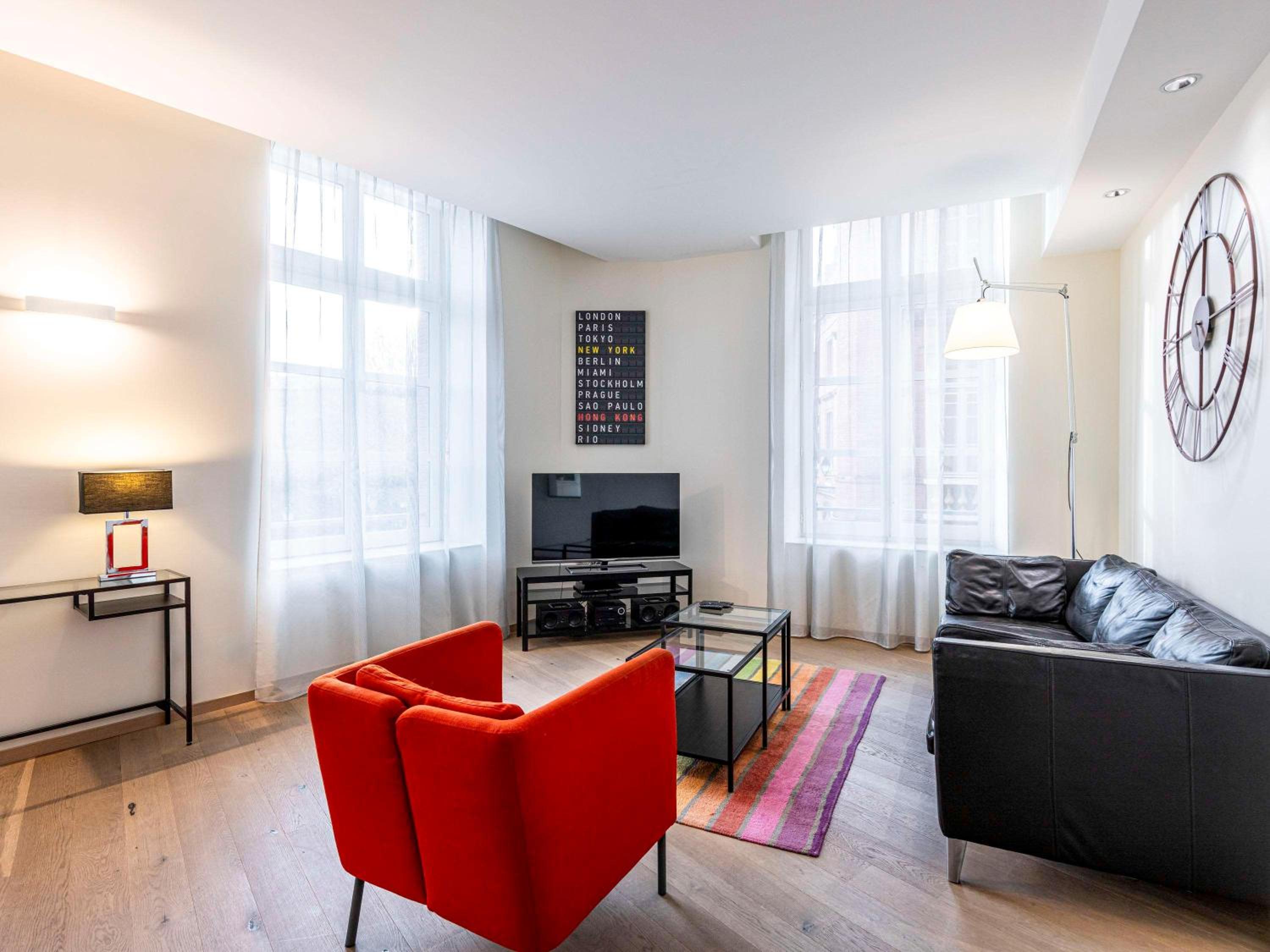 Superior Apartment with One Queen Bed and Two Single Beds
