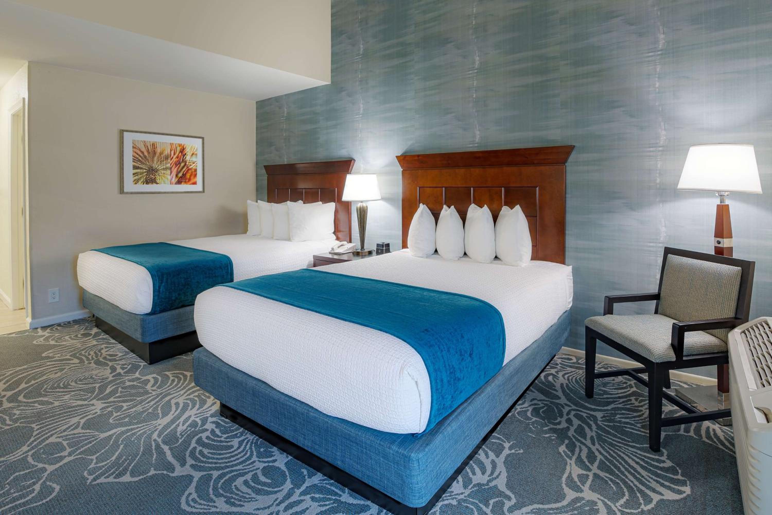 Queen Room with Two Queen Beds with Courtyard View - Photo 3