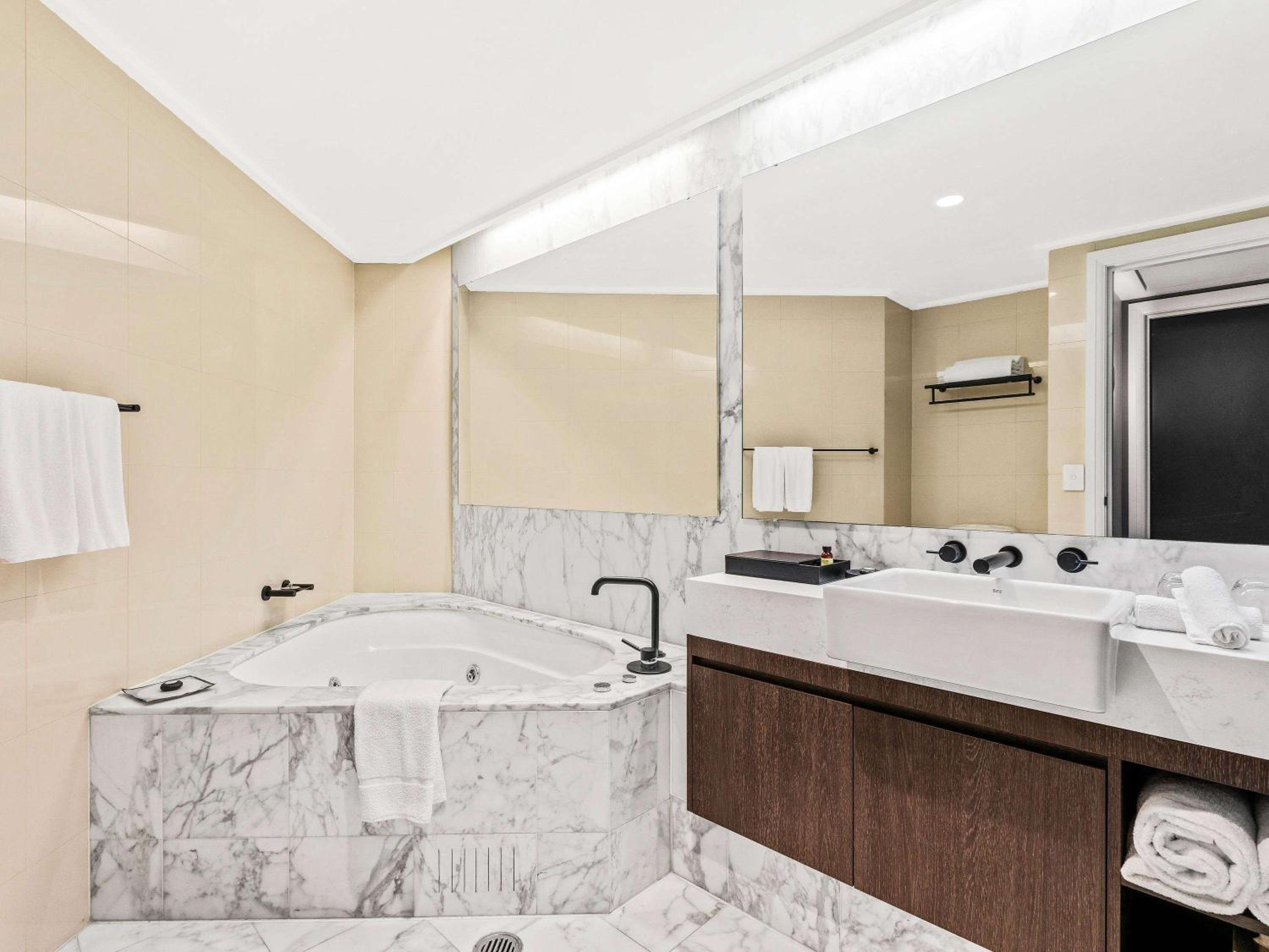 Deluxe One-Bedroom Apartment with Harbor View