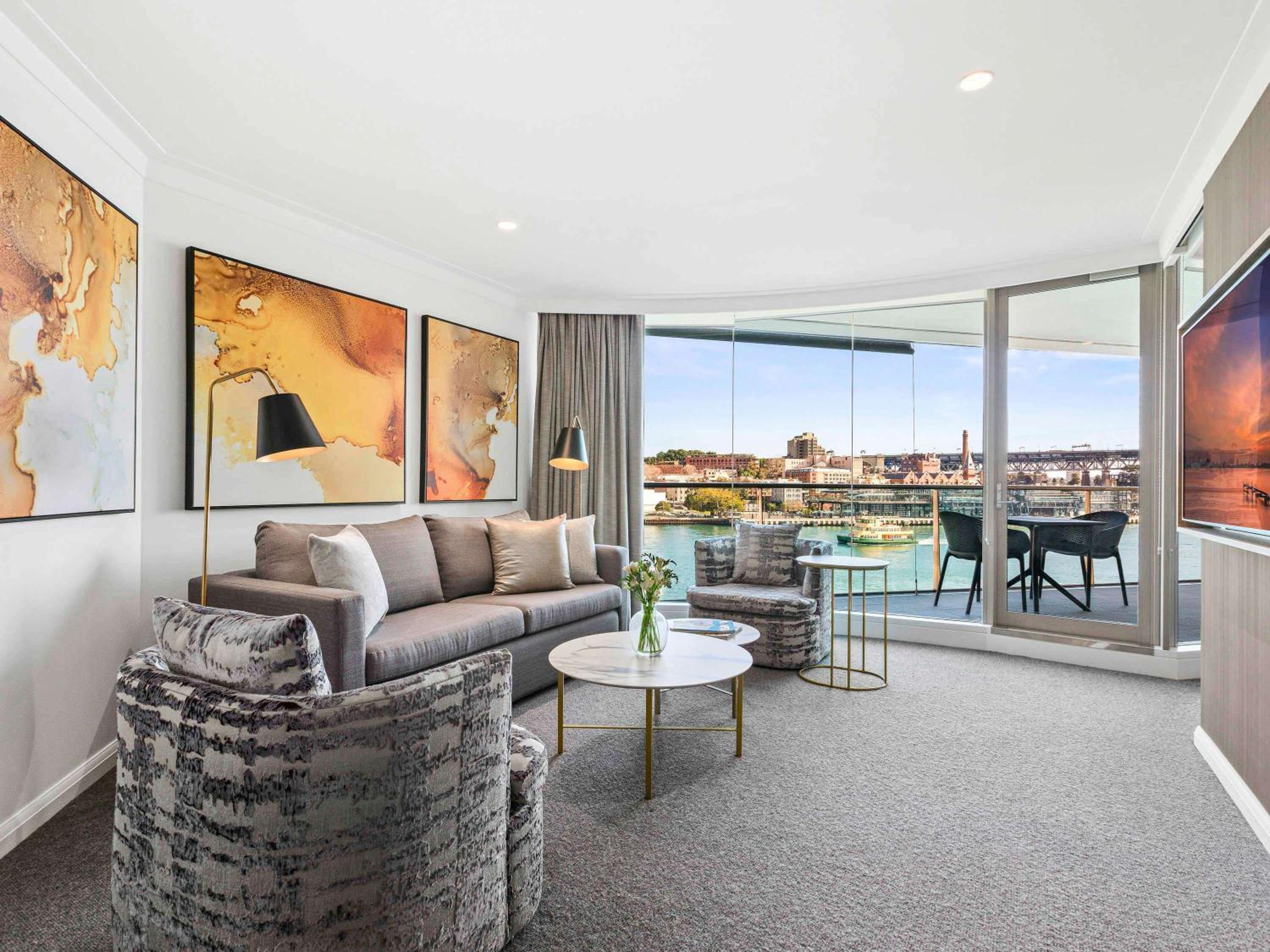 Deluxe One-Bedroom Apartment with Harbor View