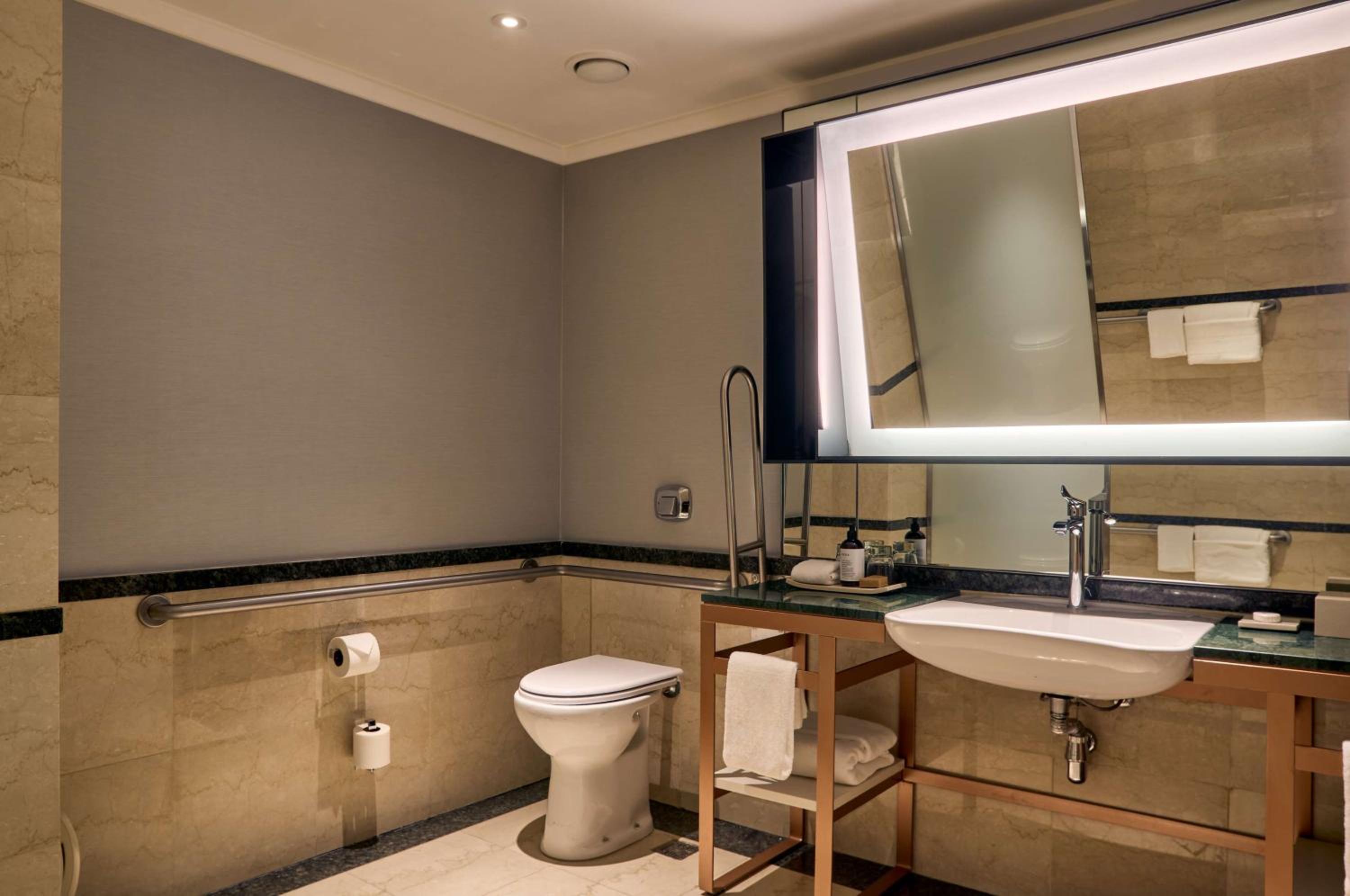 Deluxe King Room - Mobility Accessible
