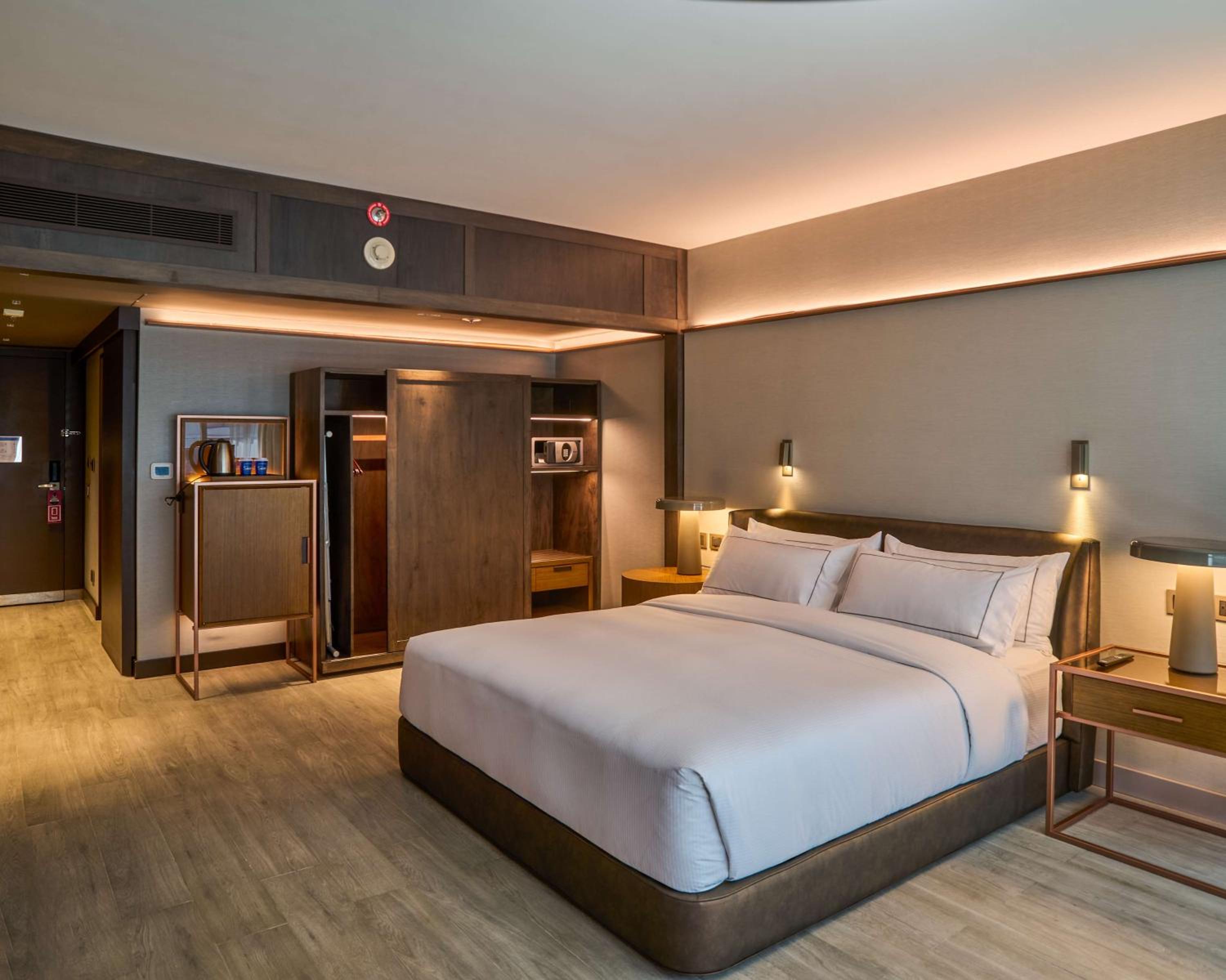 Deluxe King Room - Mobility Accessible