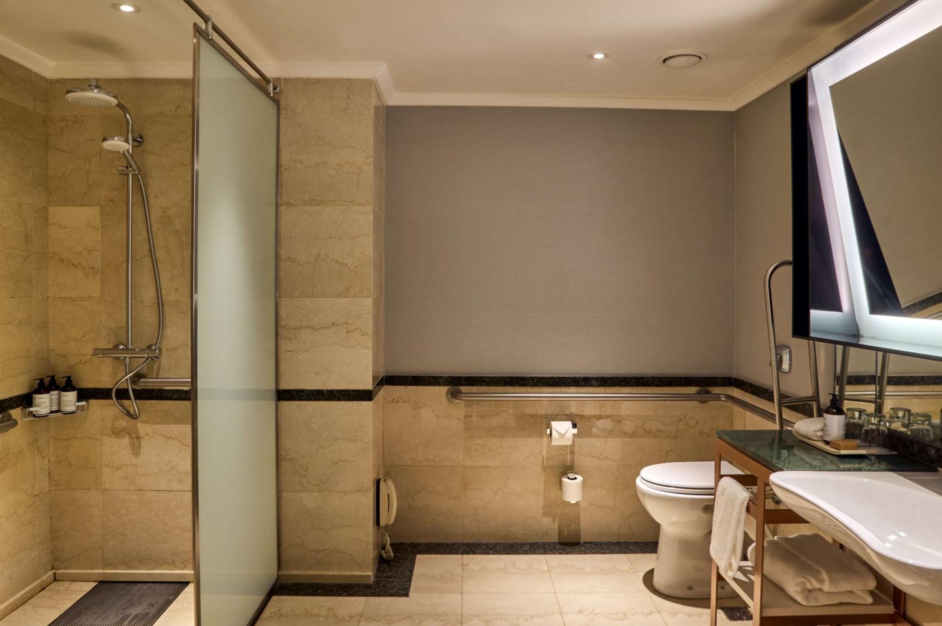 Deluxe King Room - Mobility Accessible