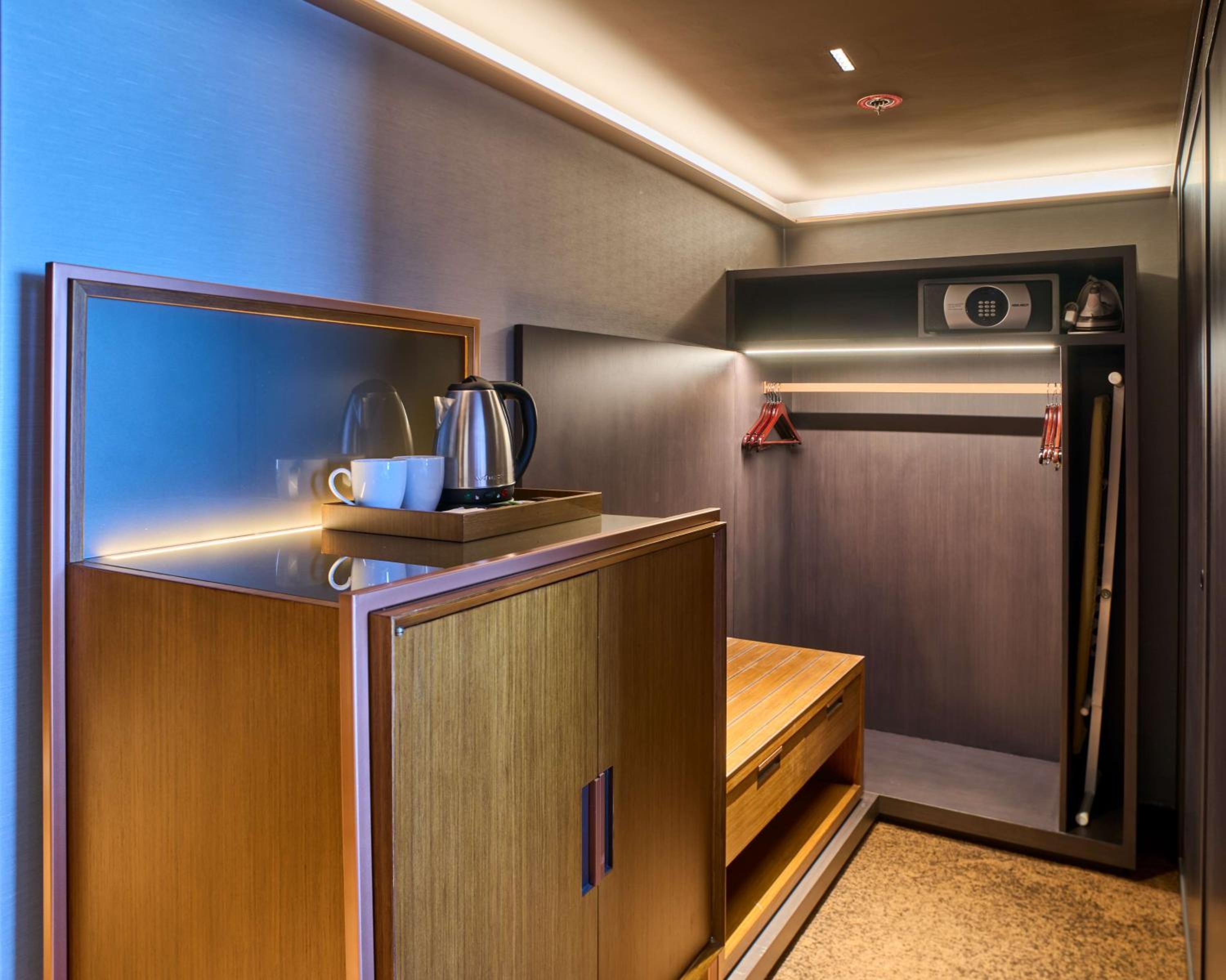 Deluxe Queen Room