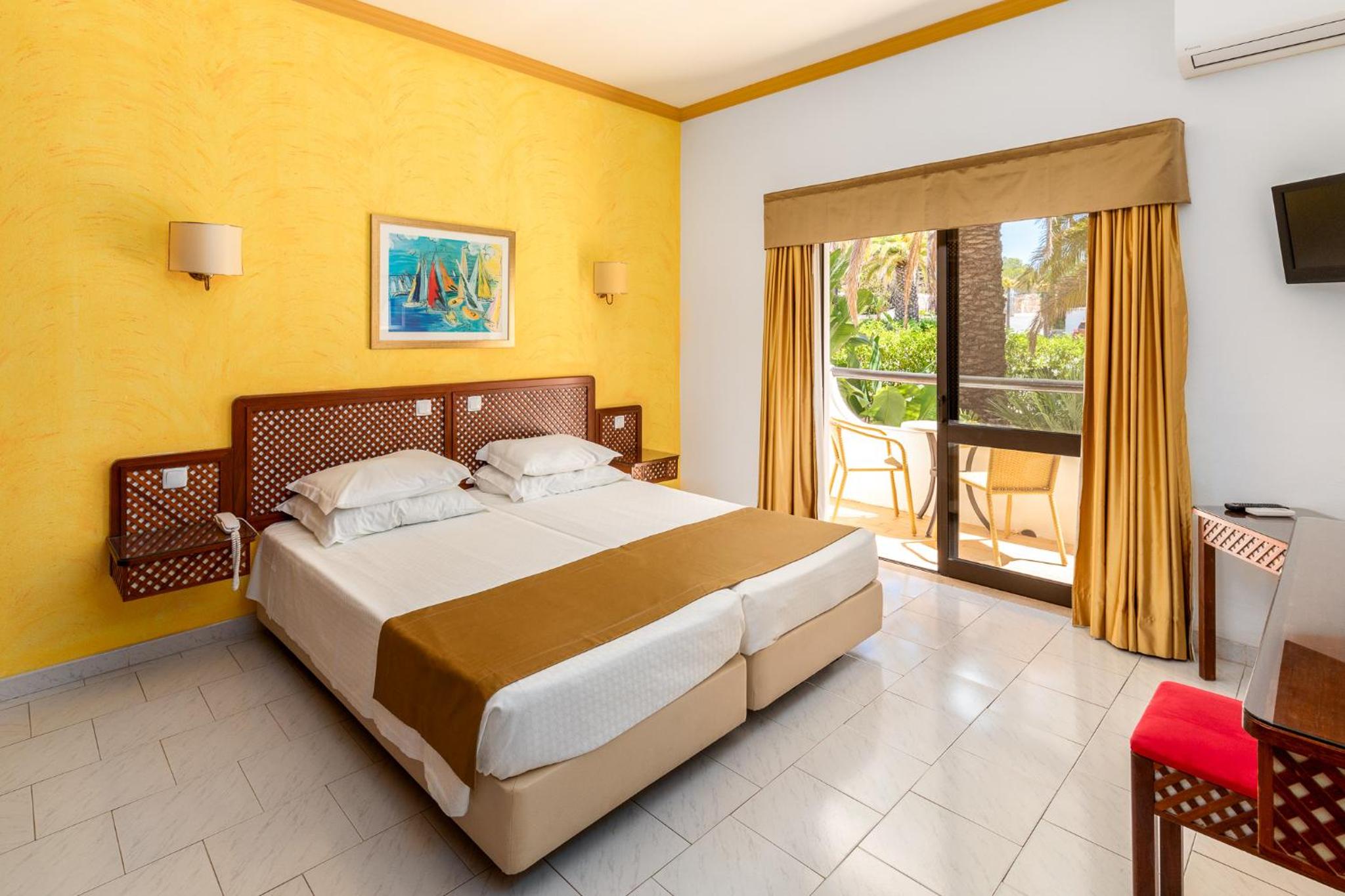 Double or Twin Room with Garden View - Photo 1