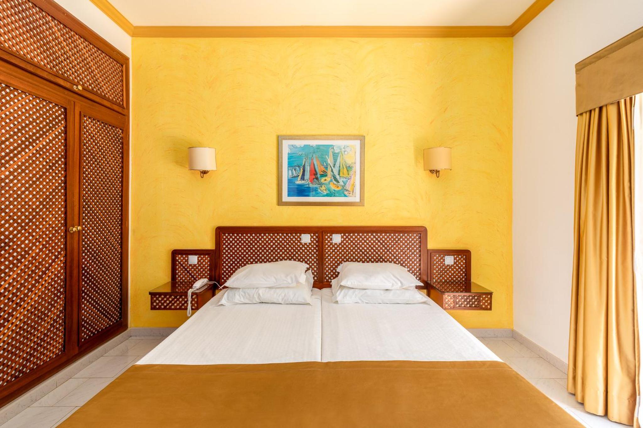 Double or Twin Room with Garden View - Photo 3