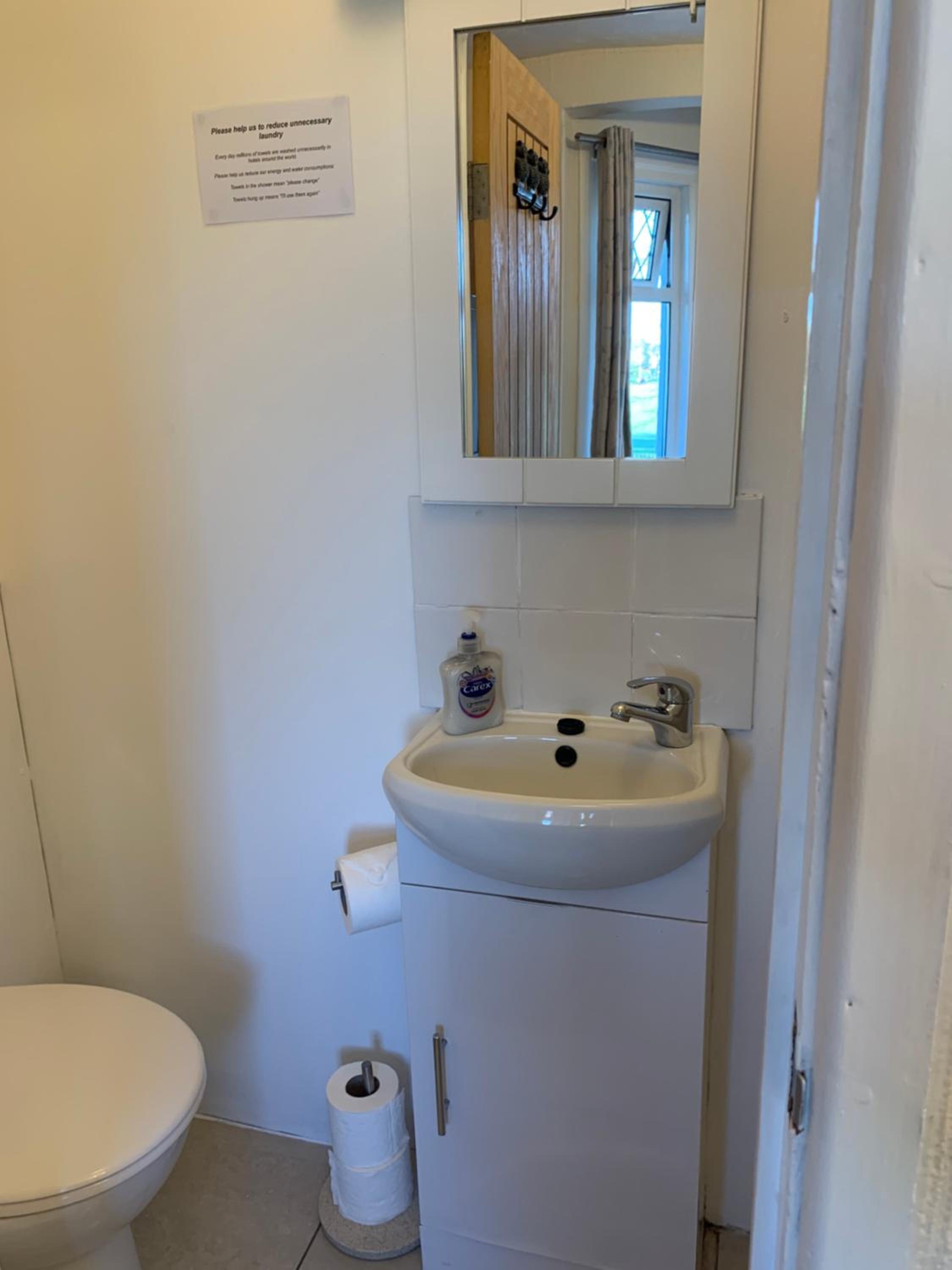 Double Room - Photo 9