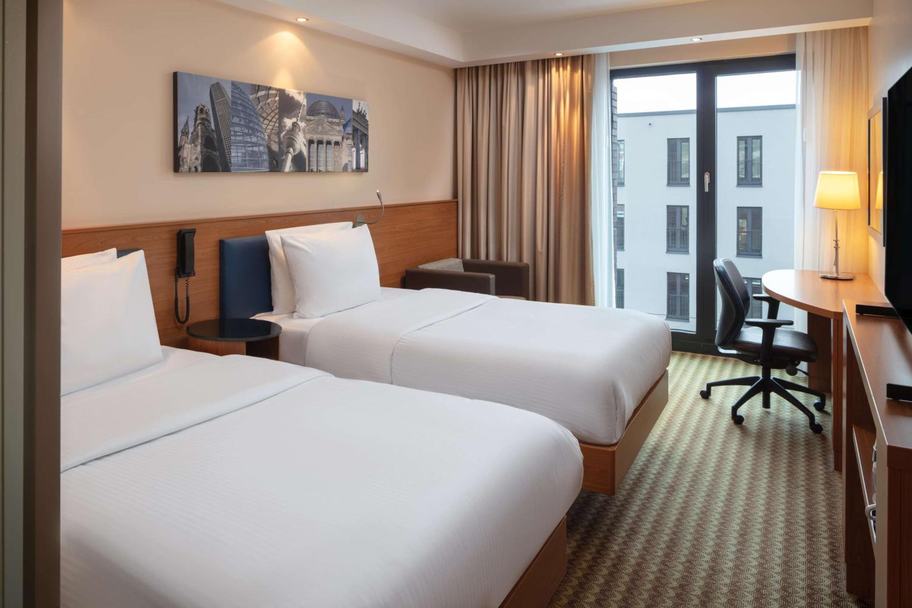Twin Room - Photo 2
