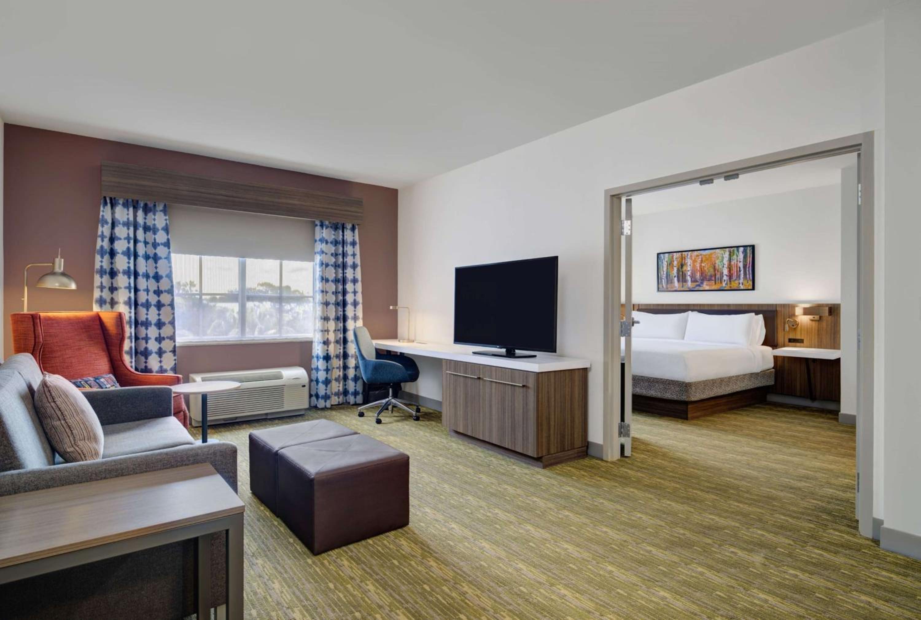 One-Bedroom King Suite with Sofa Bed - Photo 4