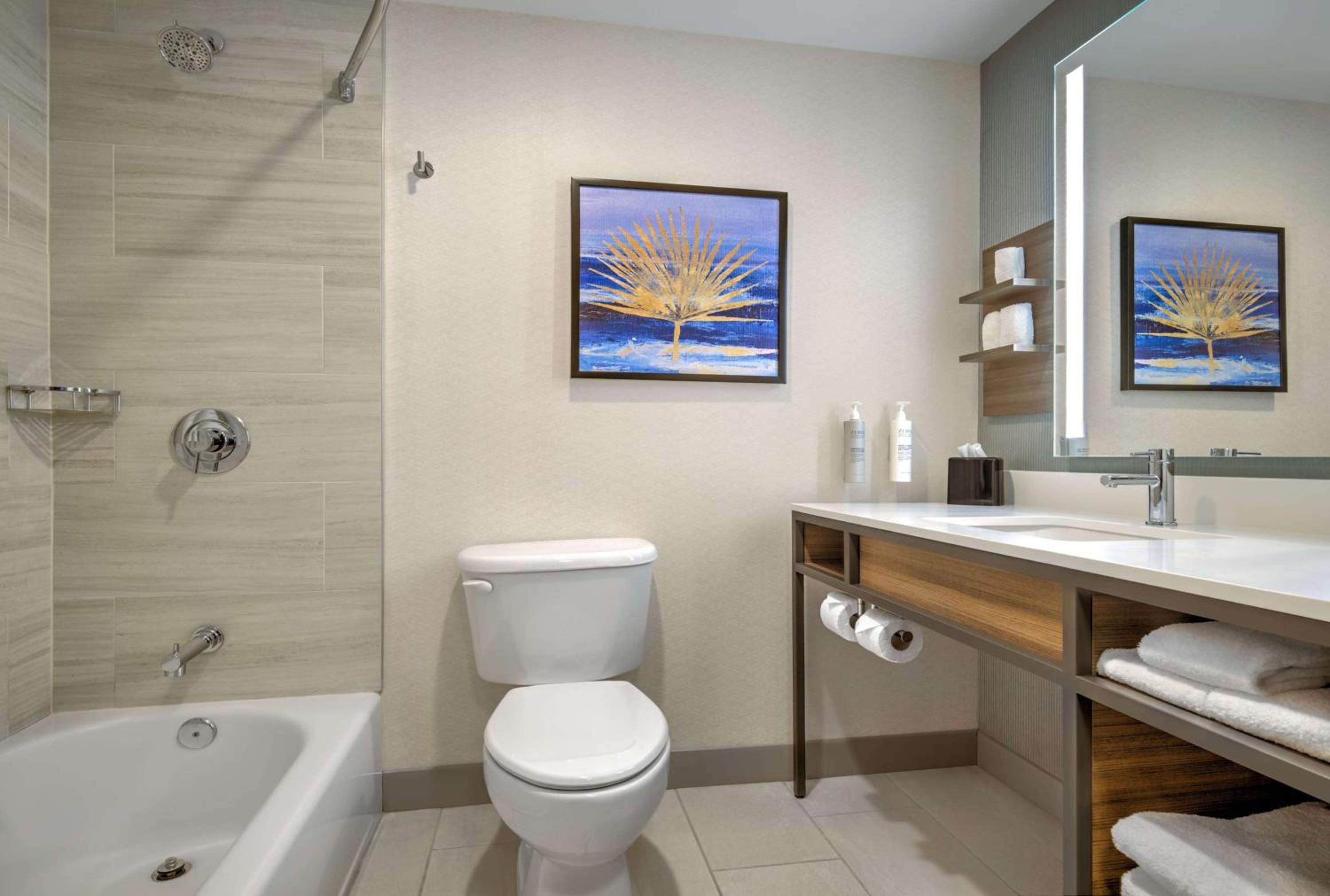 Queen Room with Two Queen Beds and Tub - Photo 2