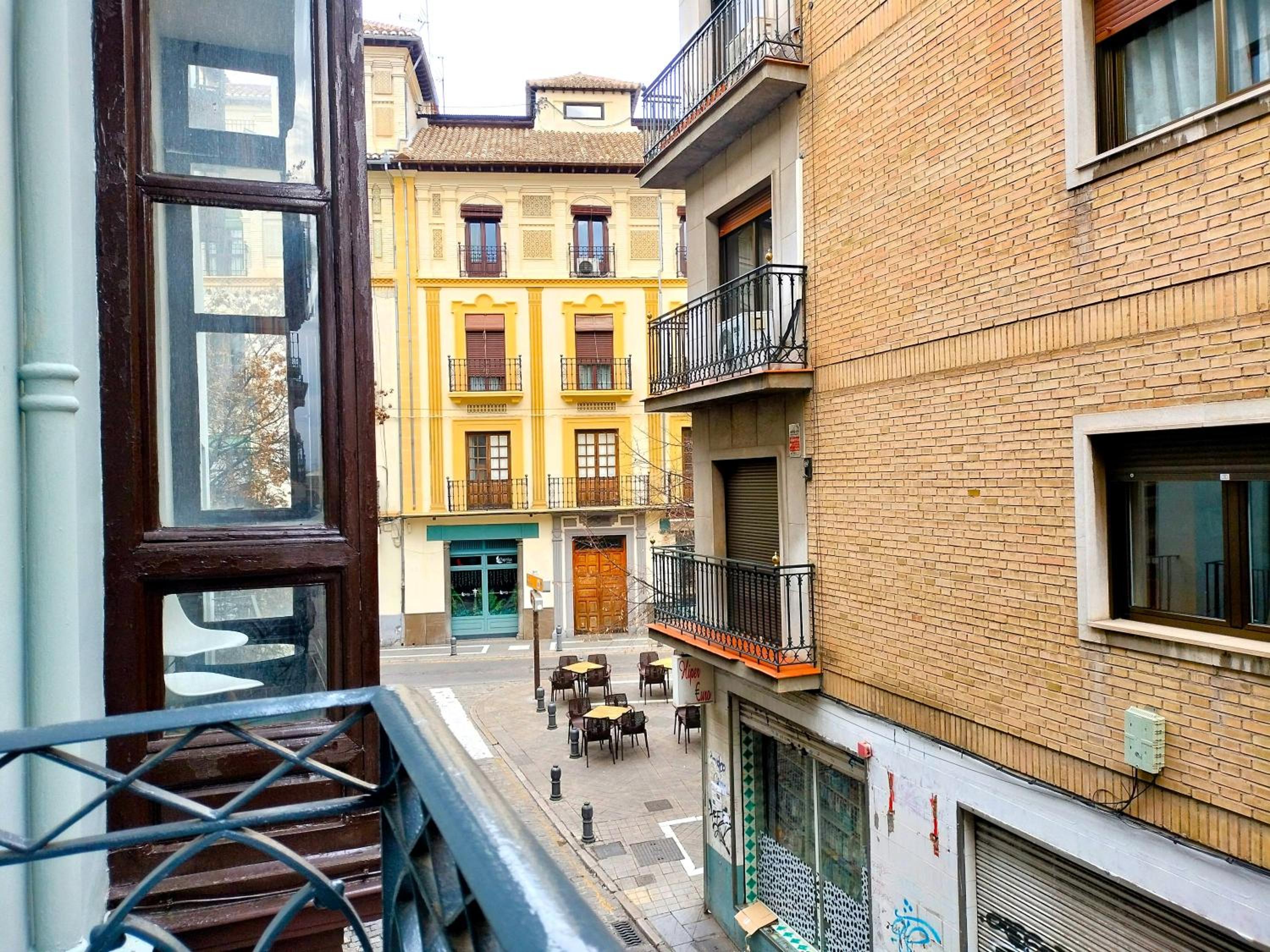 Double or Twin Room with Balcony - Photo 15