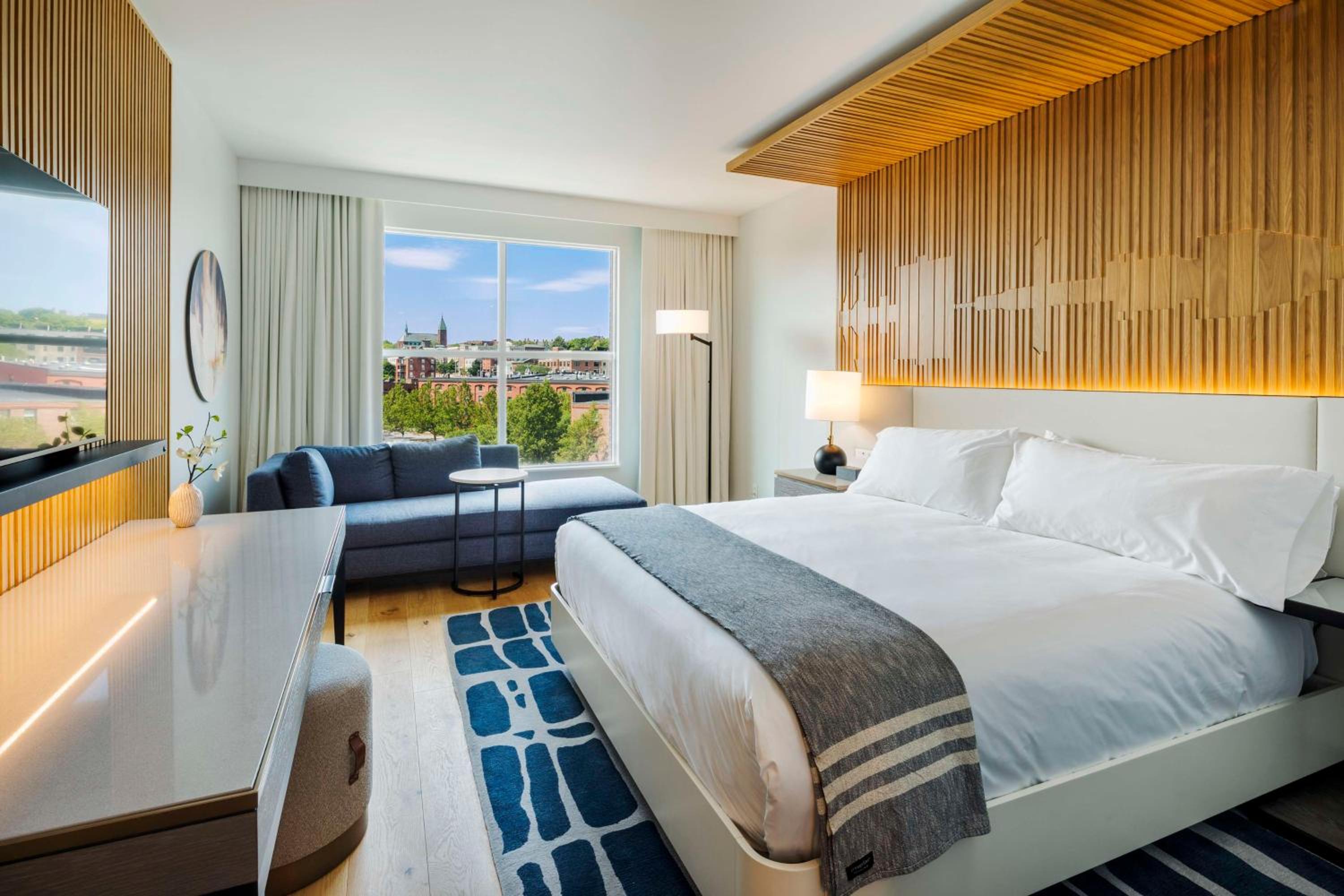 Deluxe King Room - Photo 3