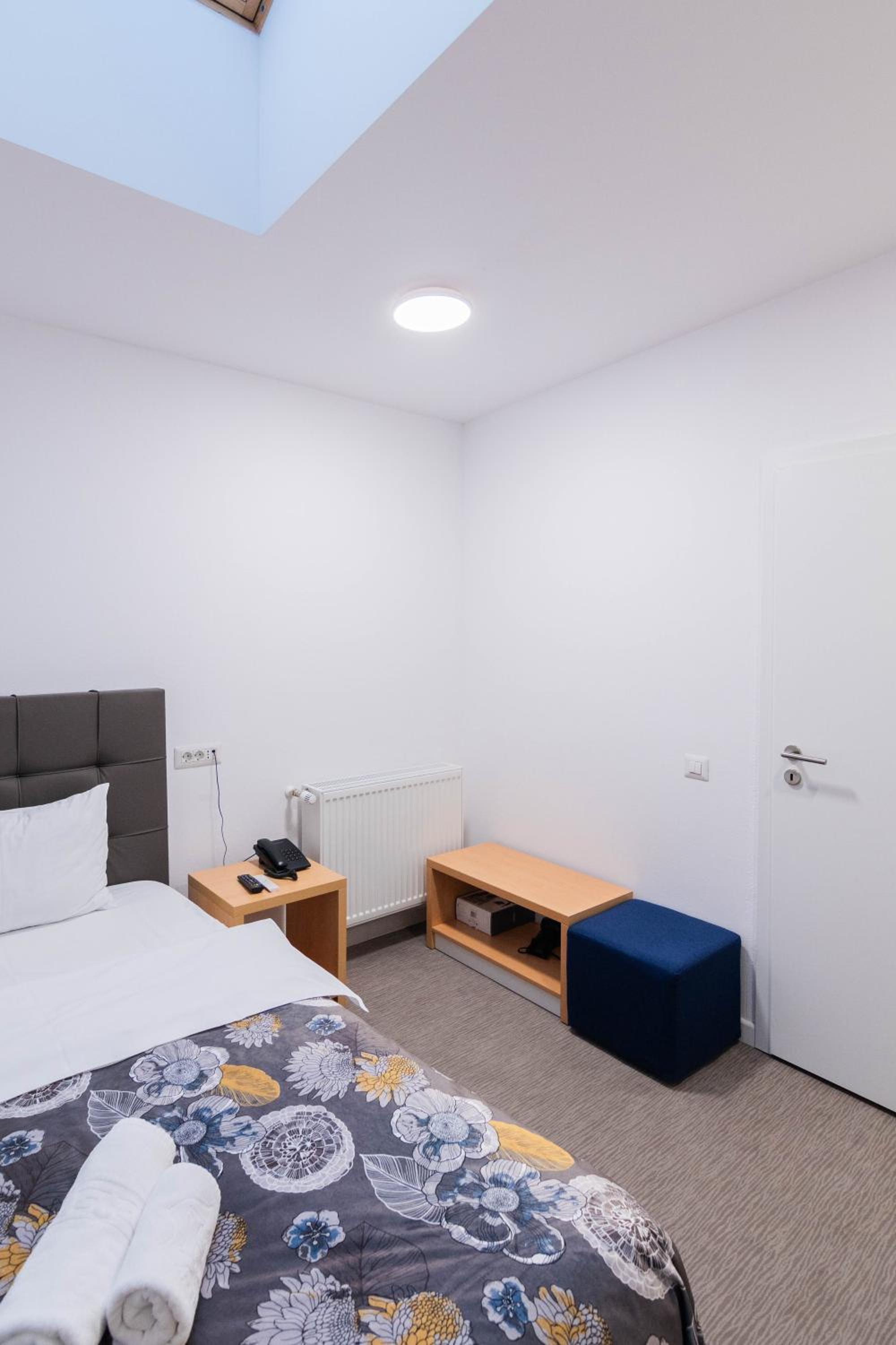 Single Room photo 3