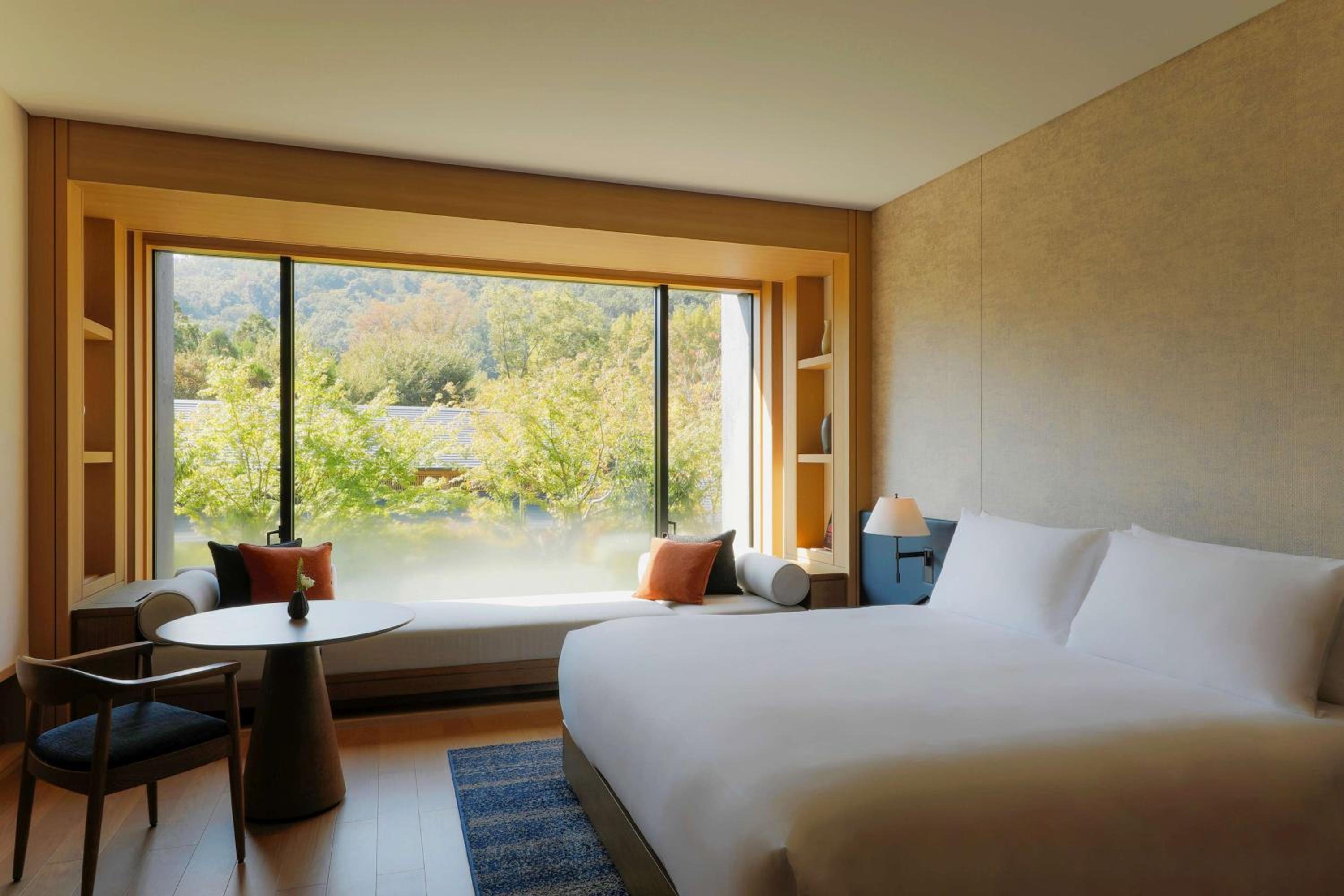 Deluxe King Room - Photo 1