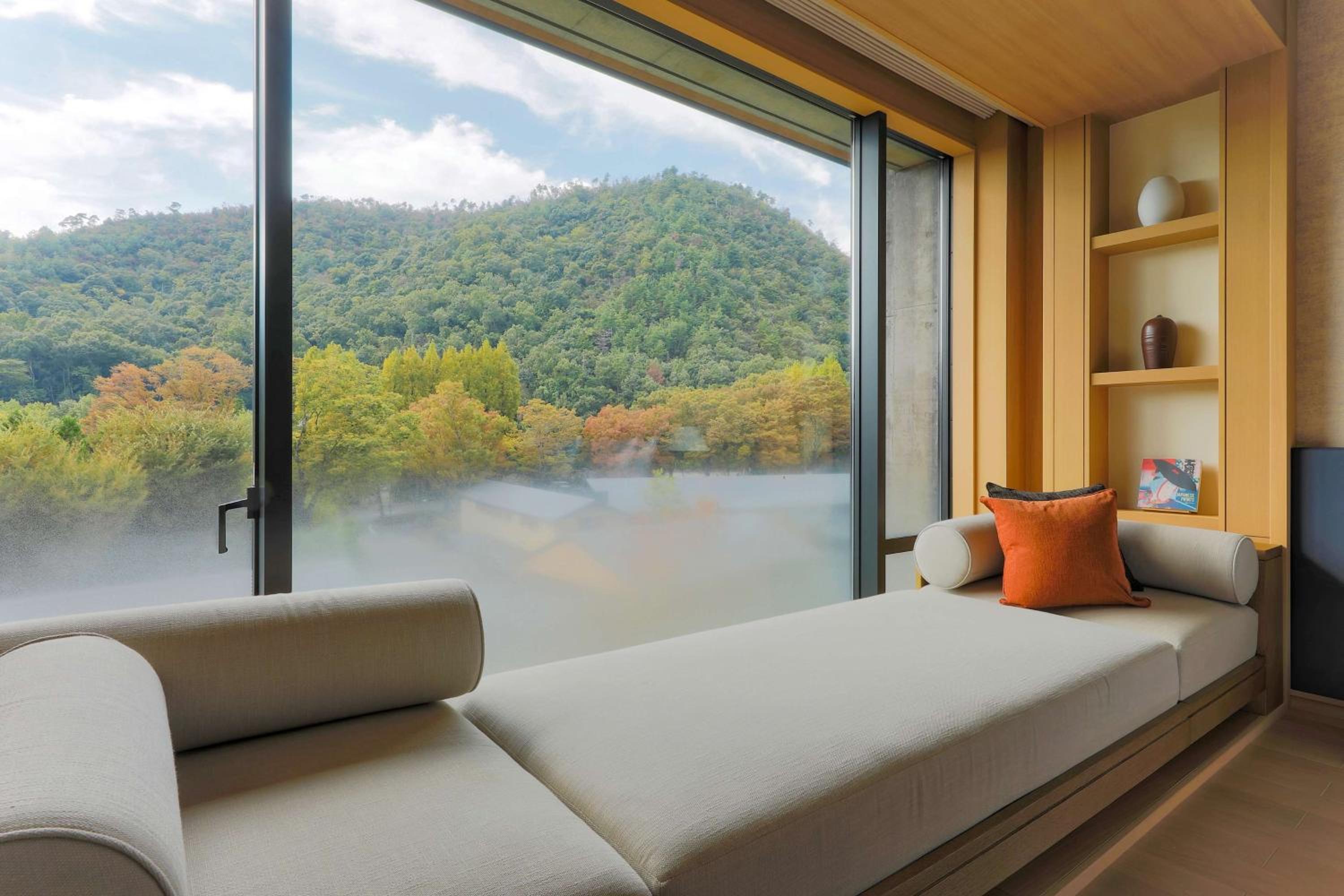 Premier Deluxe King Room - Photo 7
