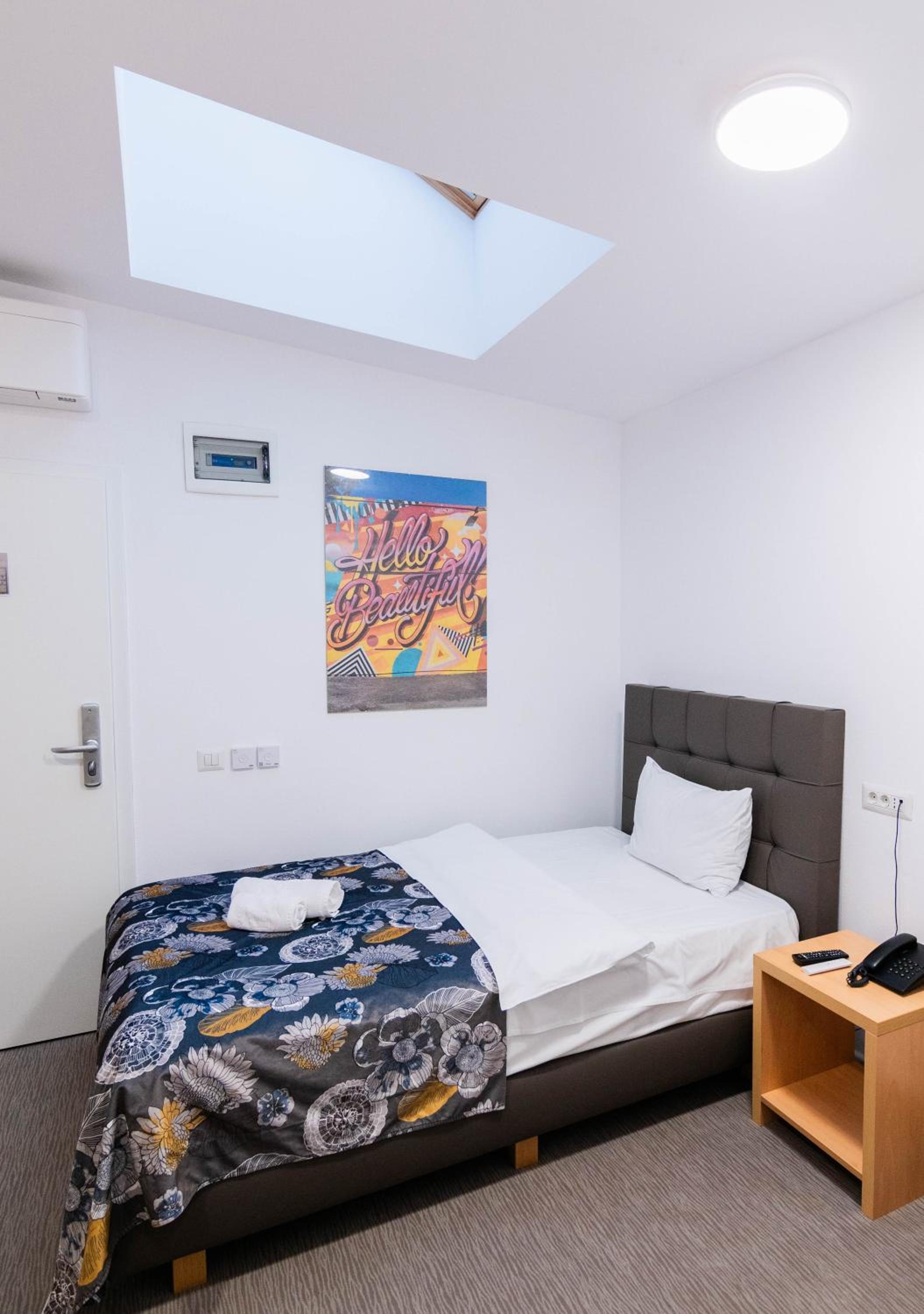 Single Room photo 2