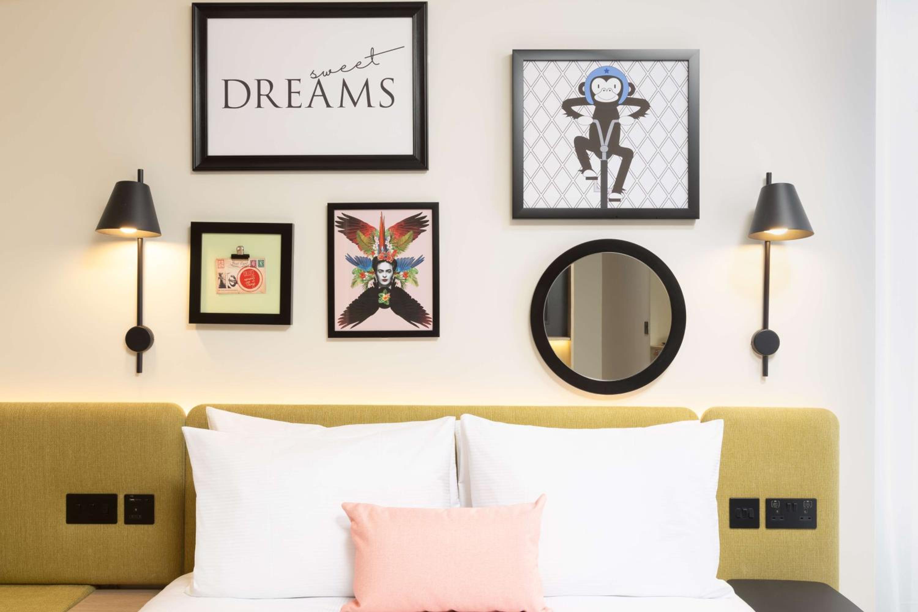 Queen Room photo 3
