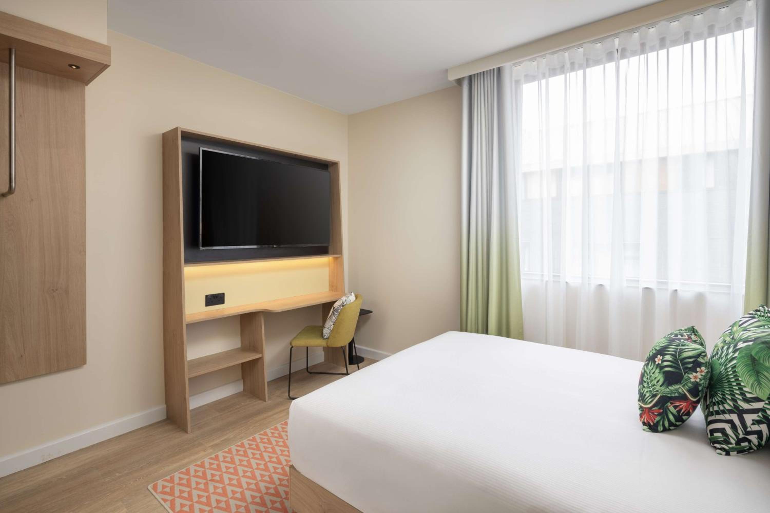 Queen Room - Mobility Access photo 3