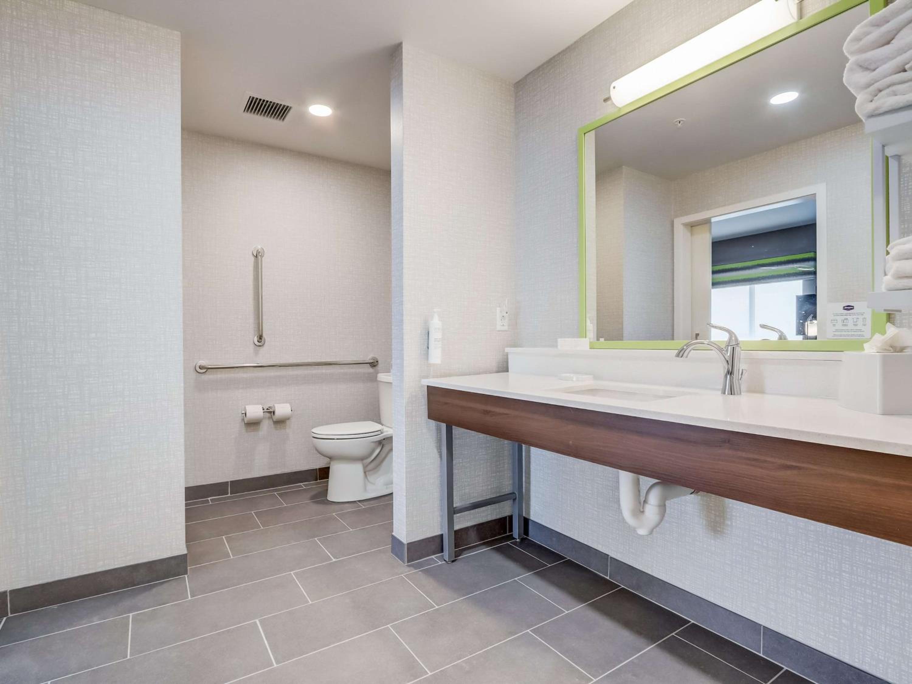 King Studio with Roll-In Shower - Mobility Accessible - Photo 11