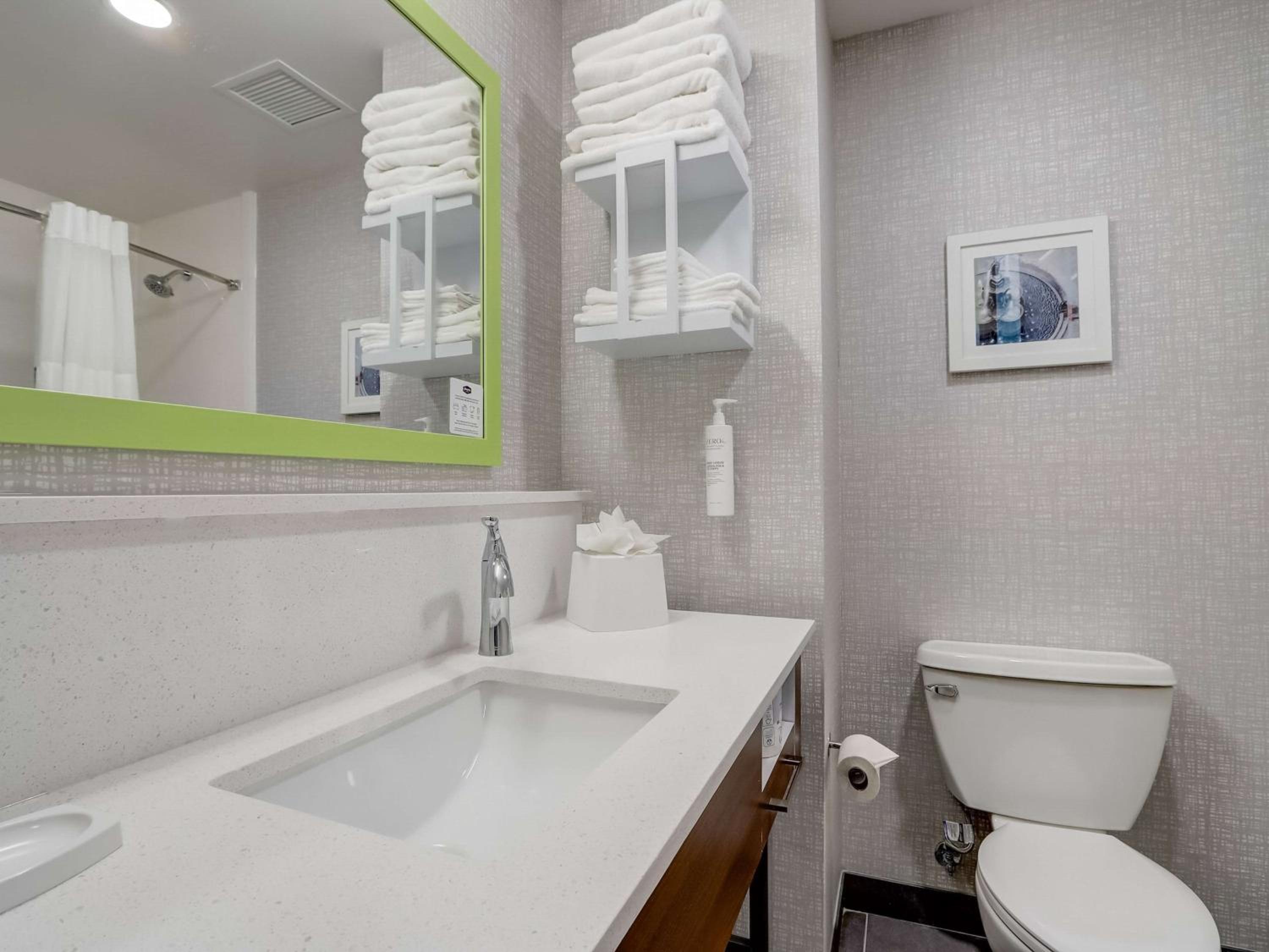 King Room with Bath Tub - Mobility Access - Photo 19