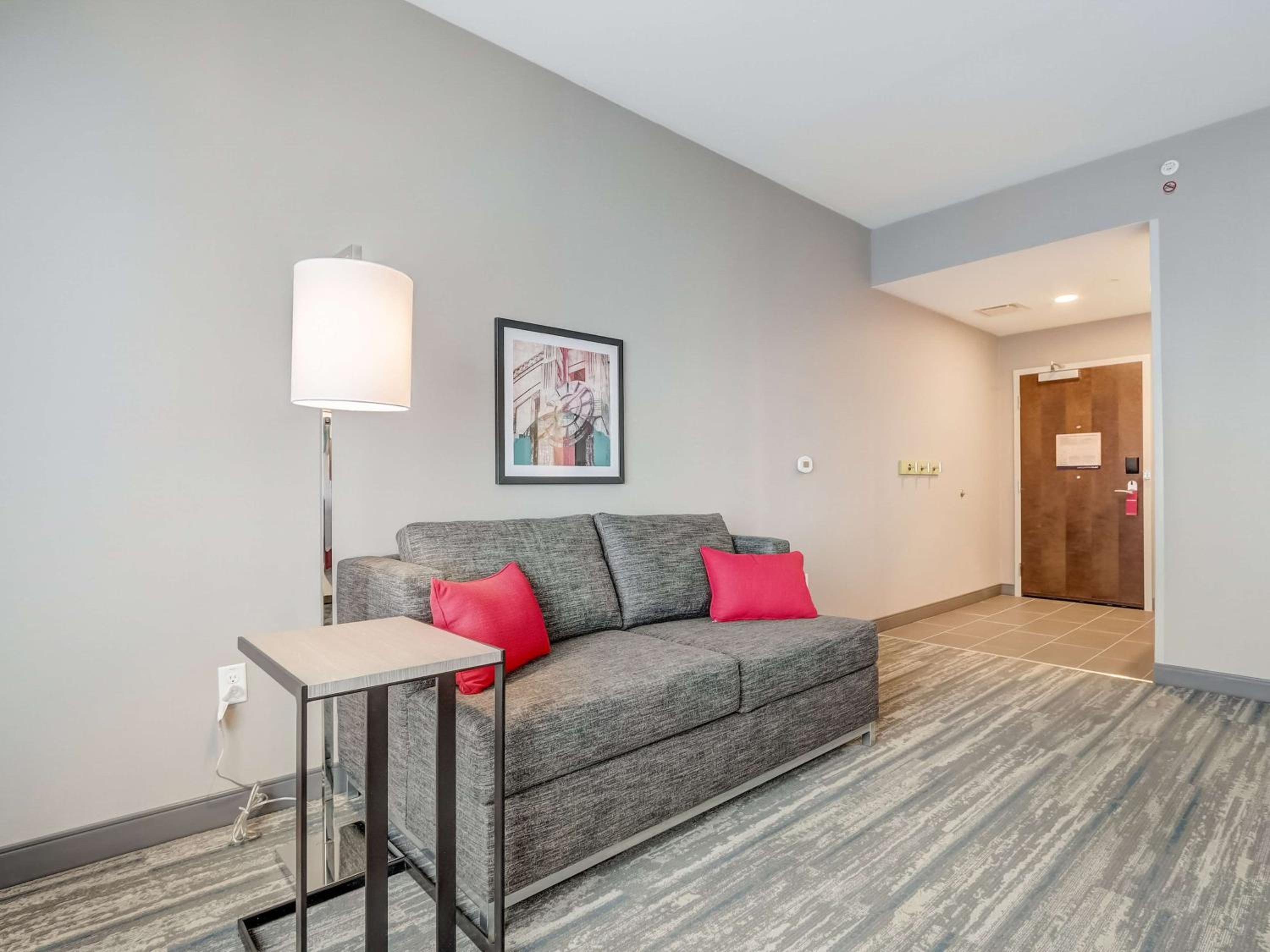 King Studio Suite with Wet Bar - Photo 2