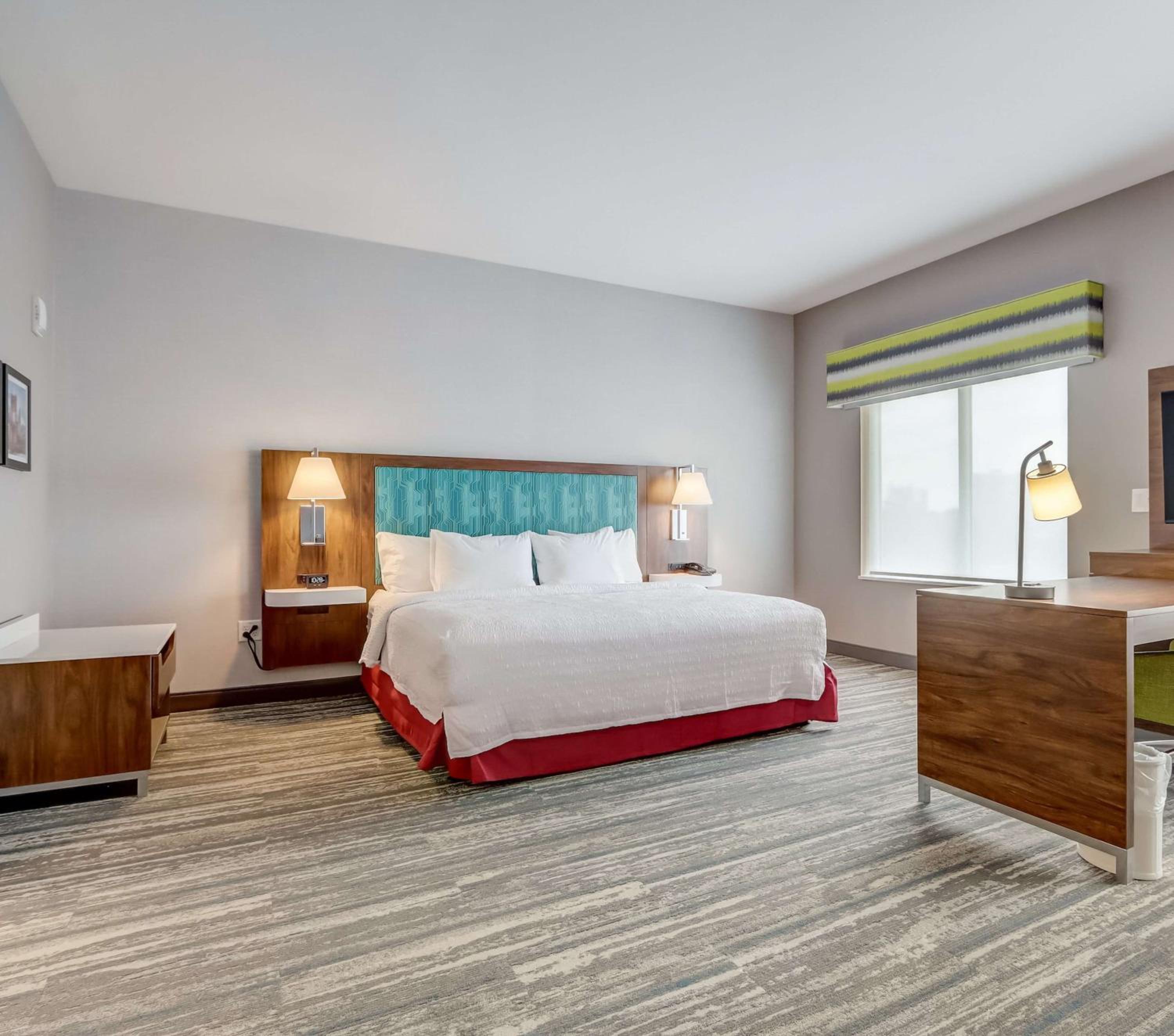 King Studio Suite with Wet Bar - Photo 4