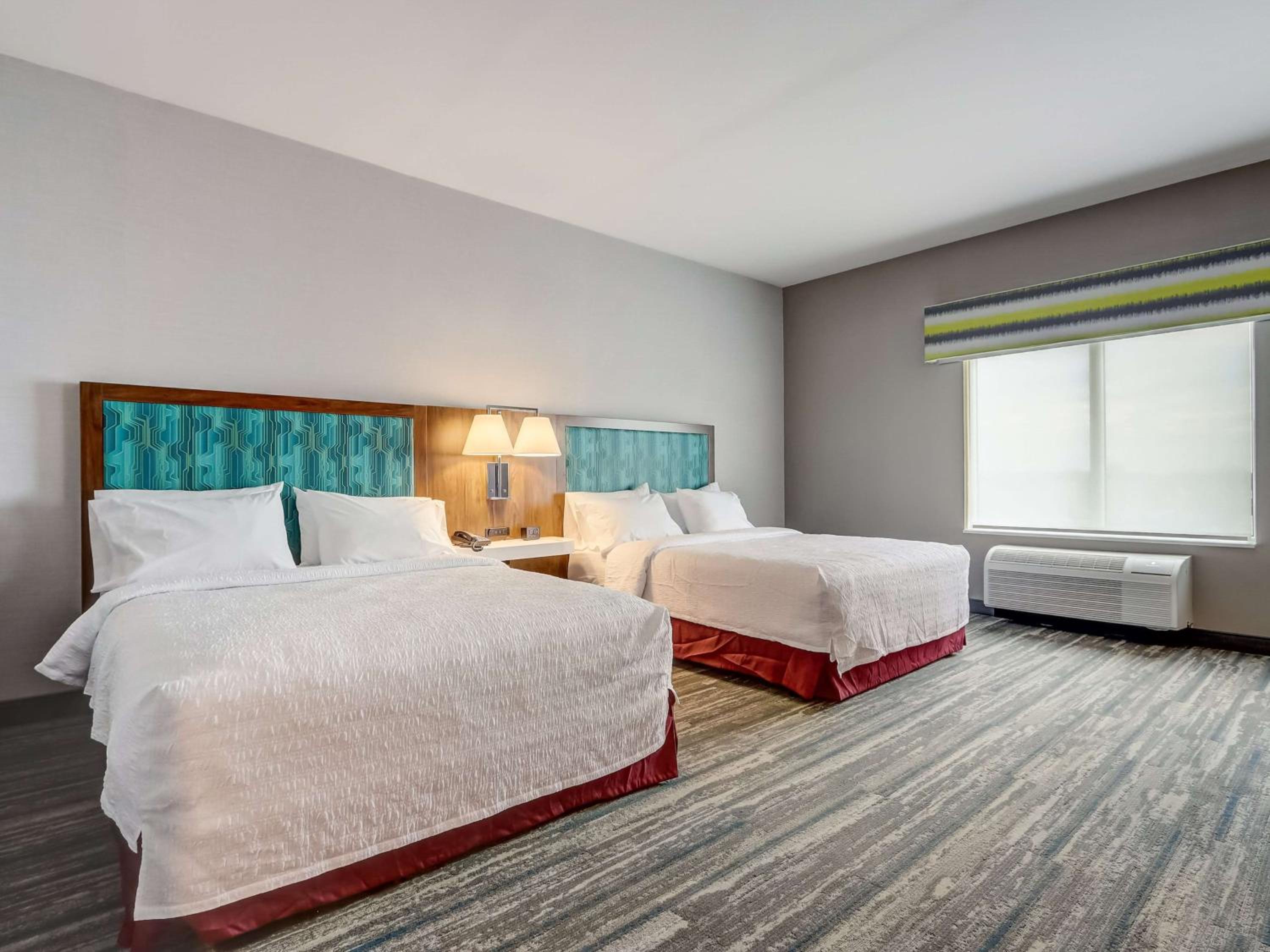 Queen Room with Two Queen Beds - Photo 3