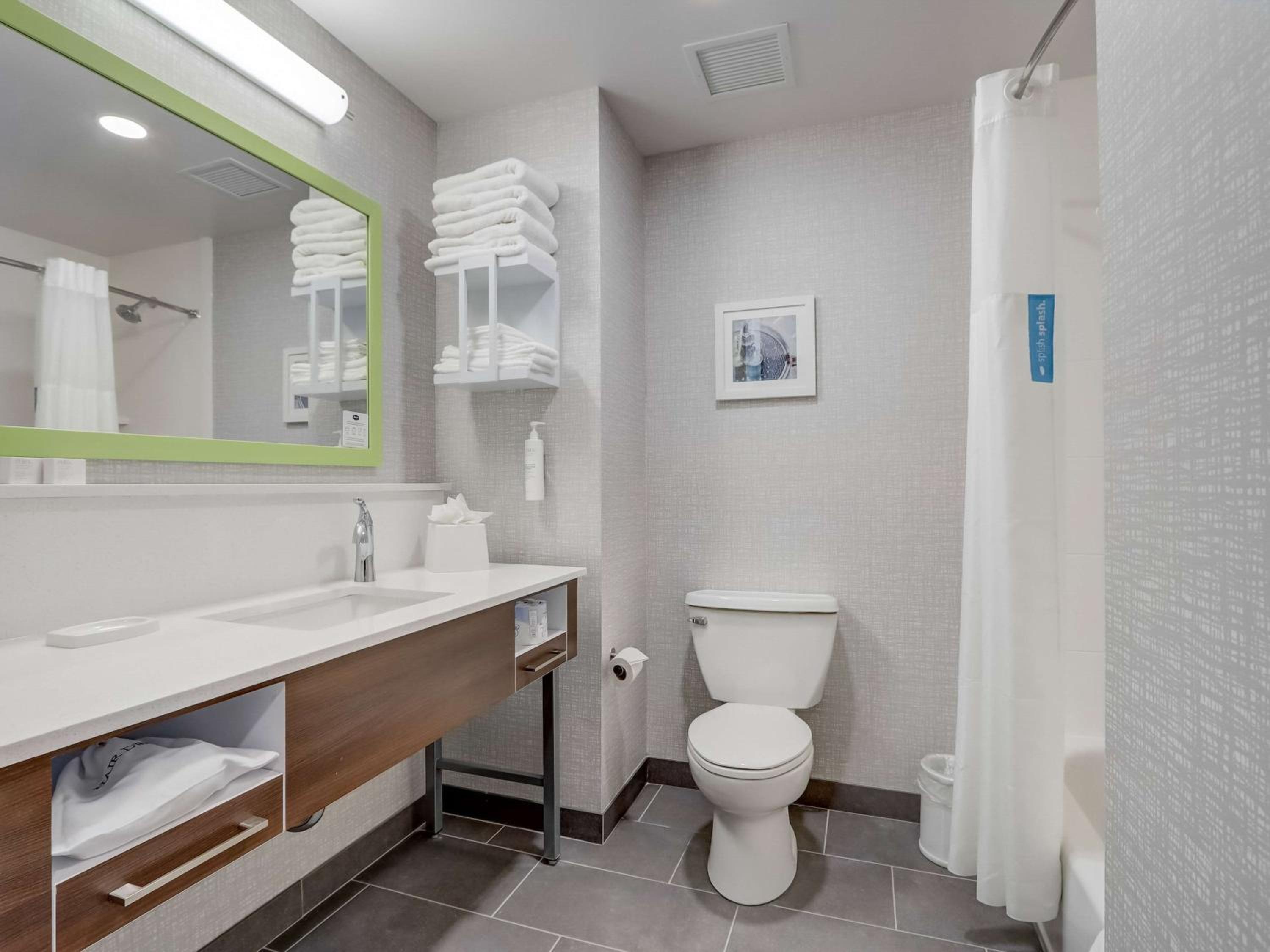 King Room with Bath Tub - Mobility Access - Photo 5