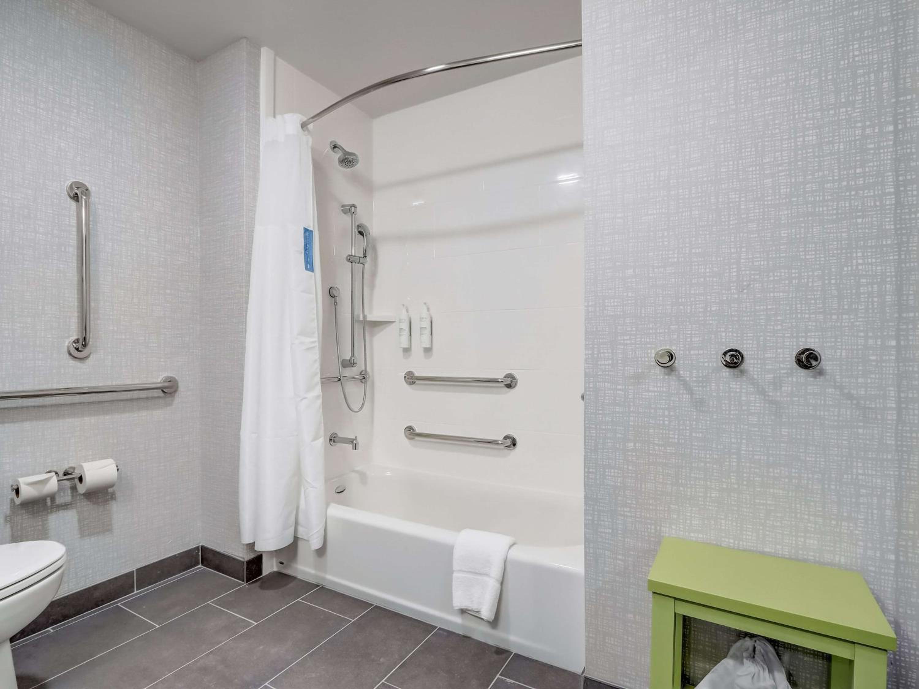 King Room with Bath Tub - Mobility Access - Photo 6