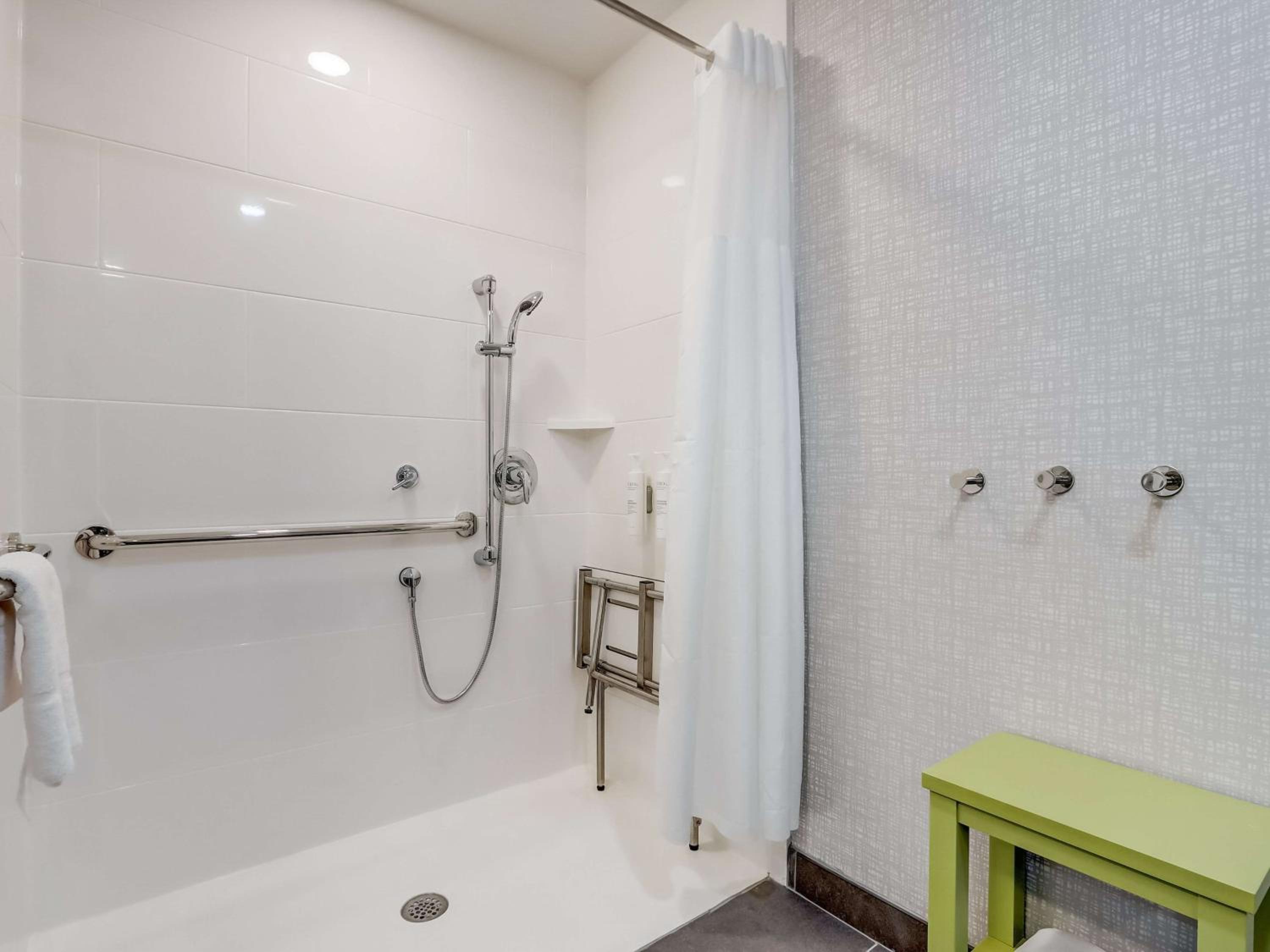 King Studio with Roll-In Shower - Mobility Accessible - Photo 14